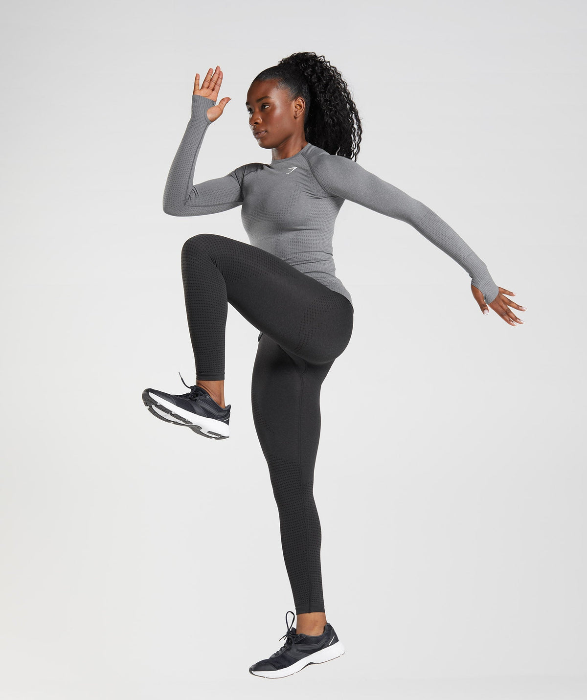 gymshark-vital-seamless-long-sleeve-top-smokey-grey-marl-logo