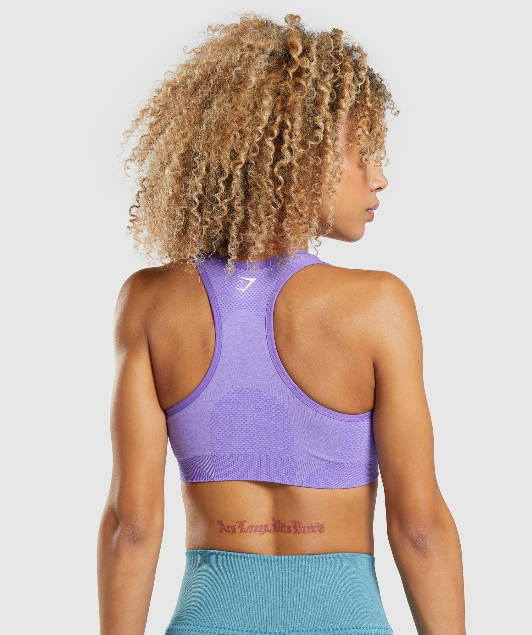 gymshark-vital-seamless-2-0-sports-bra-bright-purple-marl-ss22