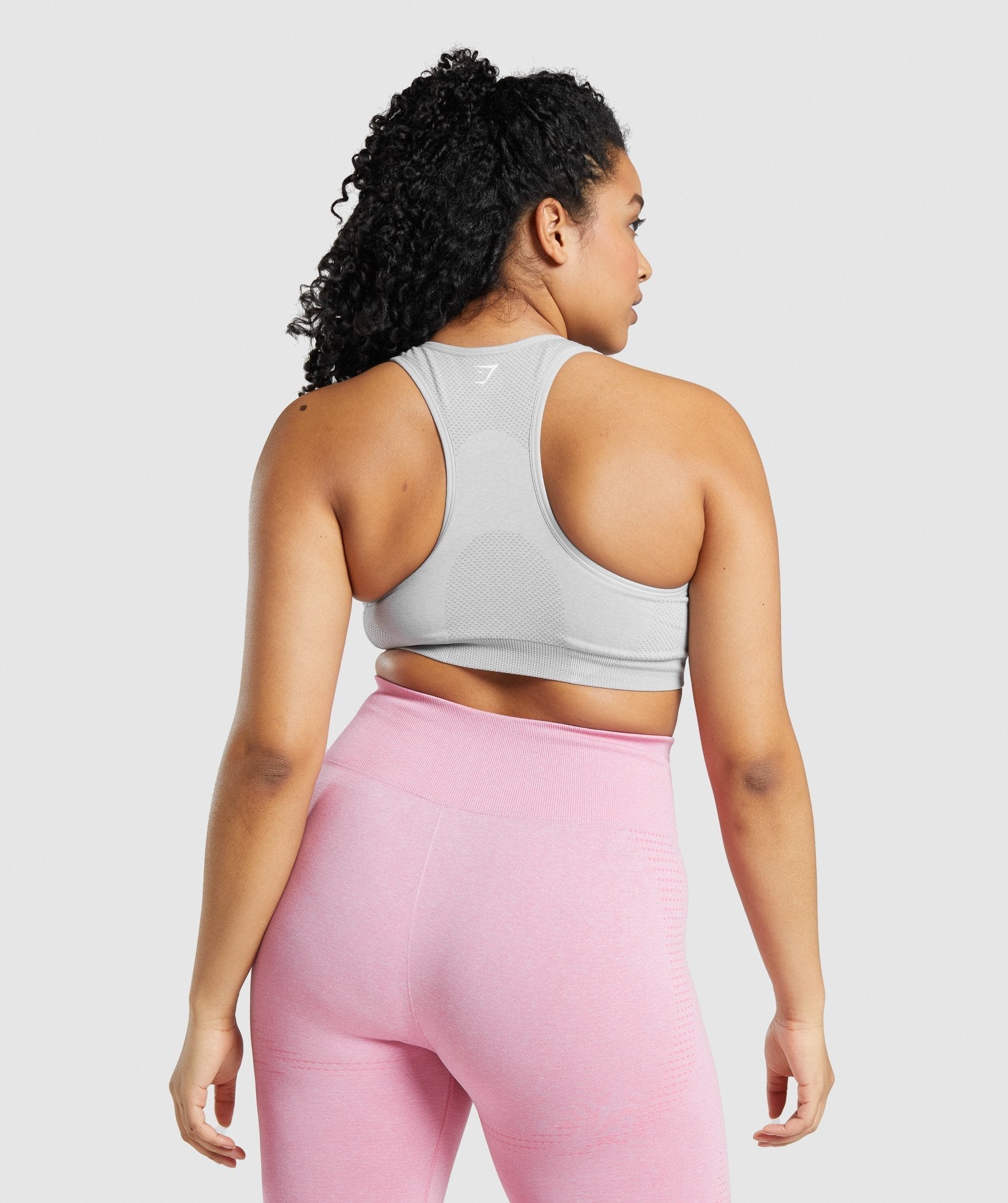 gymshark-vital-seamless-sports-bra-light-grey-marl-logo-white
