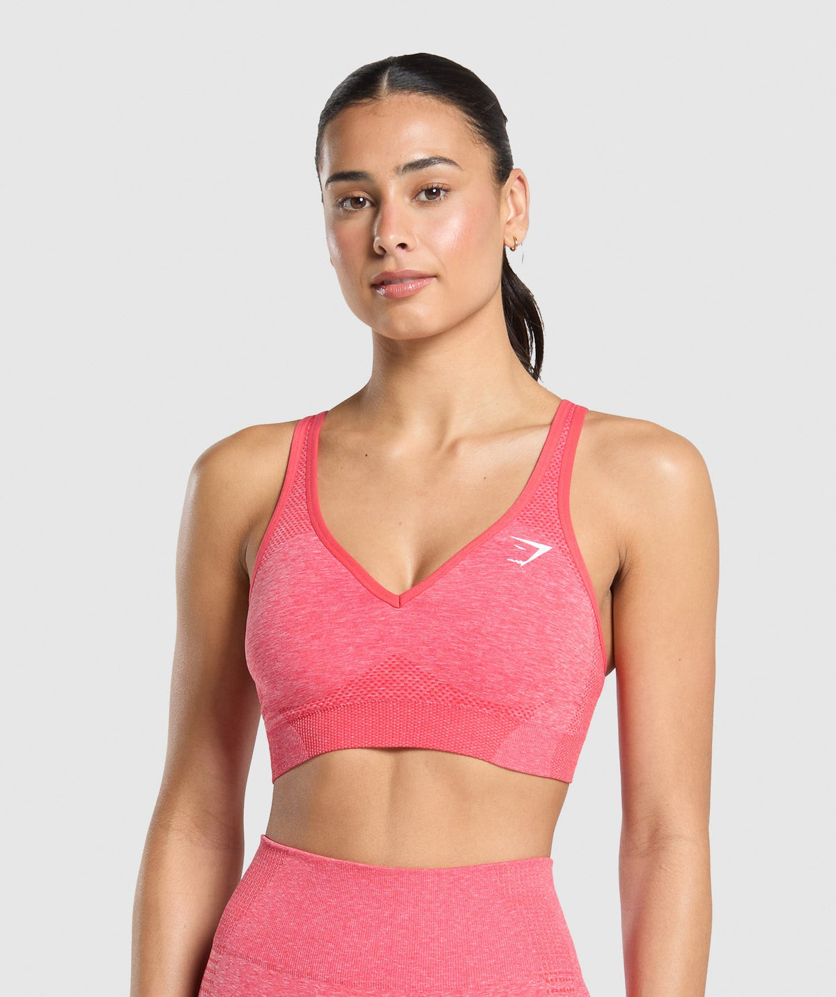 gymshark-vital-seamless-v-neck-sports-bra-coral-red-marl-ss25