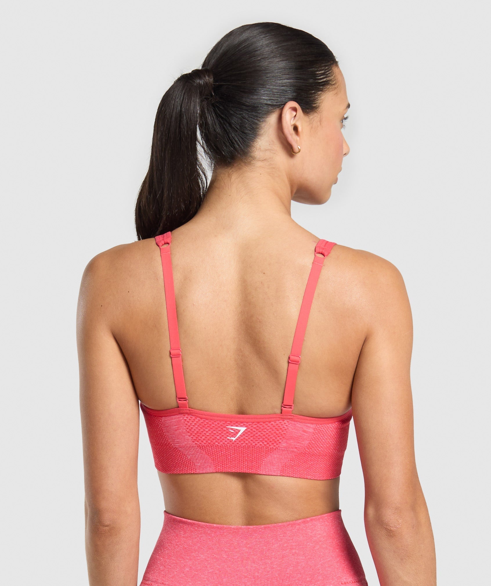 gymshark-vital-seamless-v-neck-sports-bra-coral-red-marl-ss25