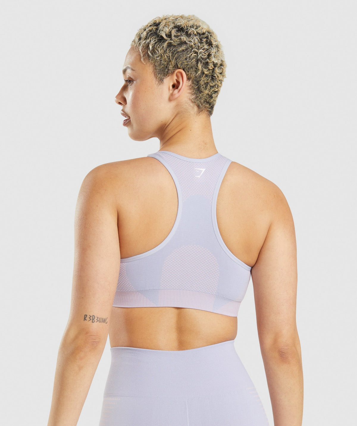 gymshark-vital-seamless-sports-bra-moonstone-blue-marl-ss22