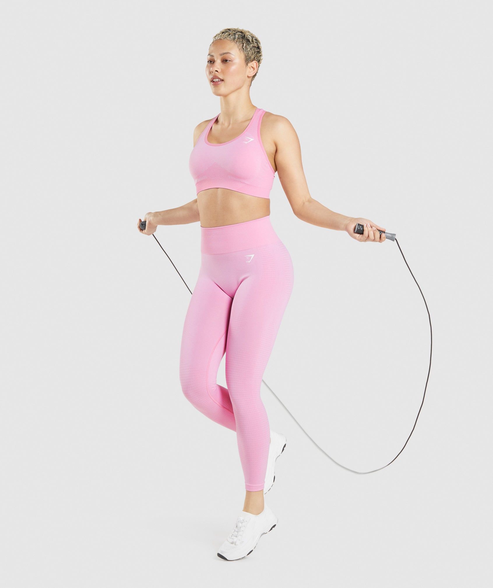 gymshark-vital-seamless-sports-bra-sorbet-pink-marl-ss22
