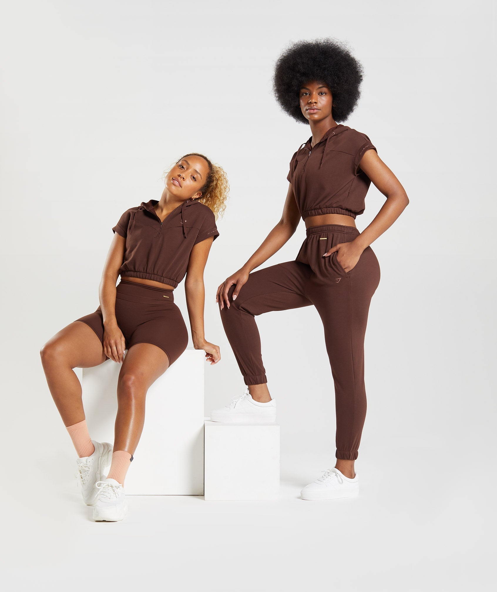 gymshark-whitney-cropped-sleeveless-hoodie-rekindle-brown-ss22