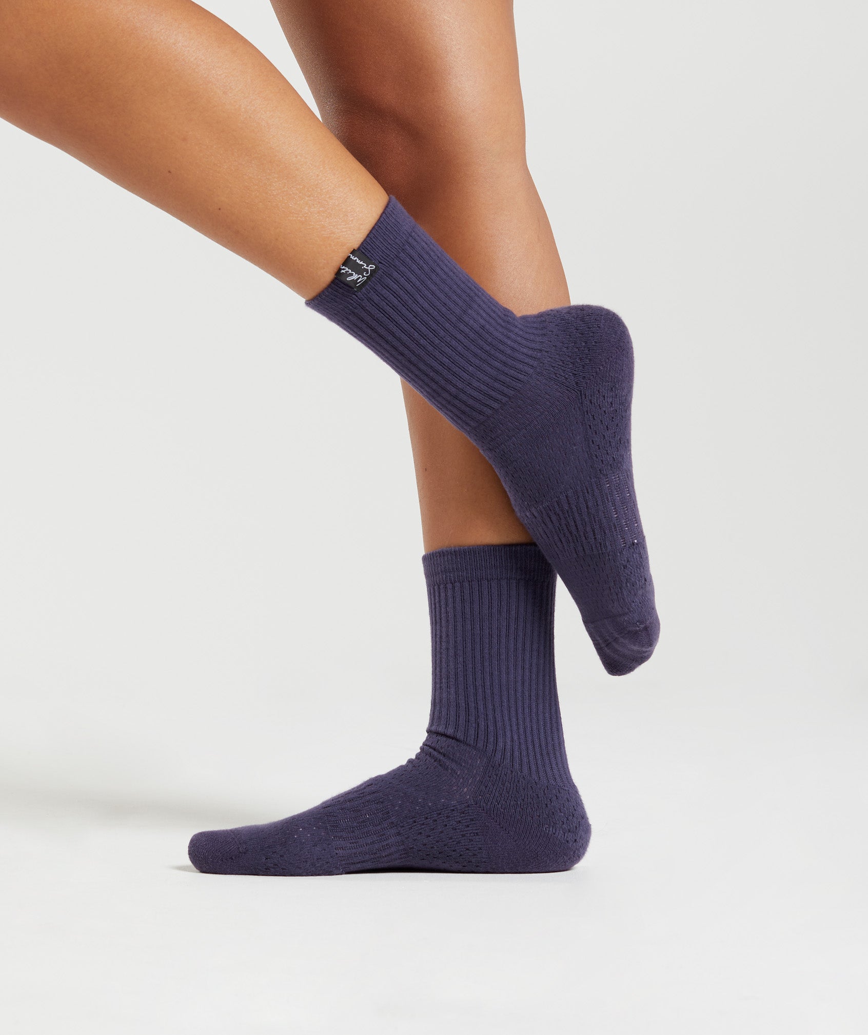 gymshark-whitney-tab-crew-socks-1pk-indigo-navy-ss22