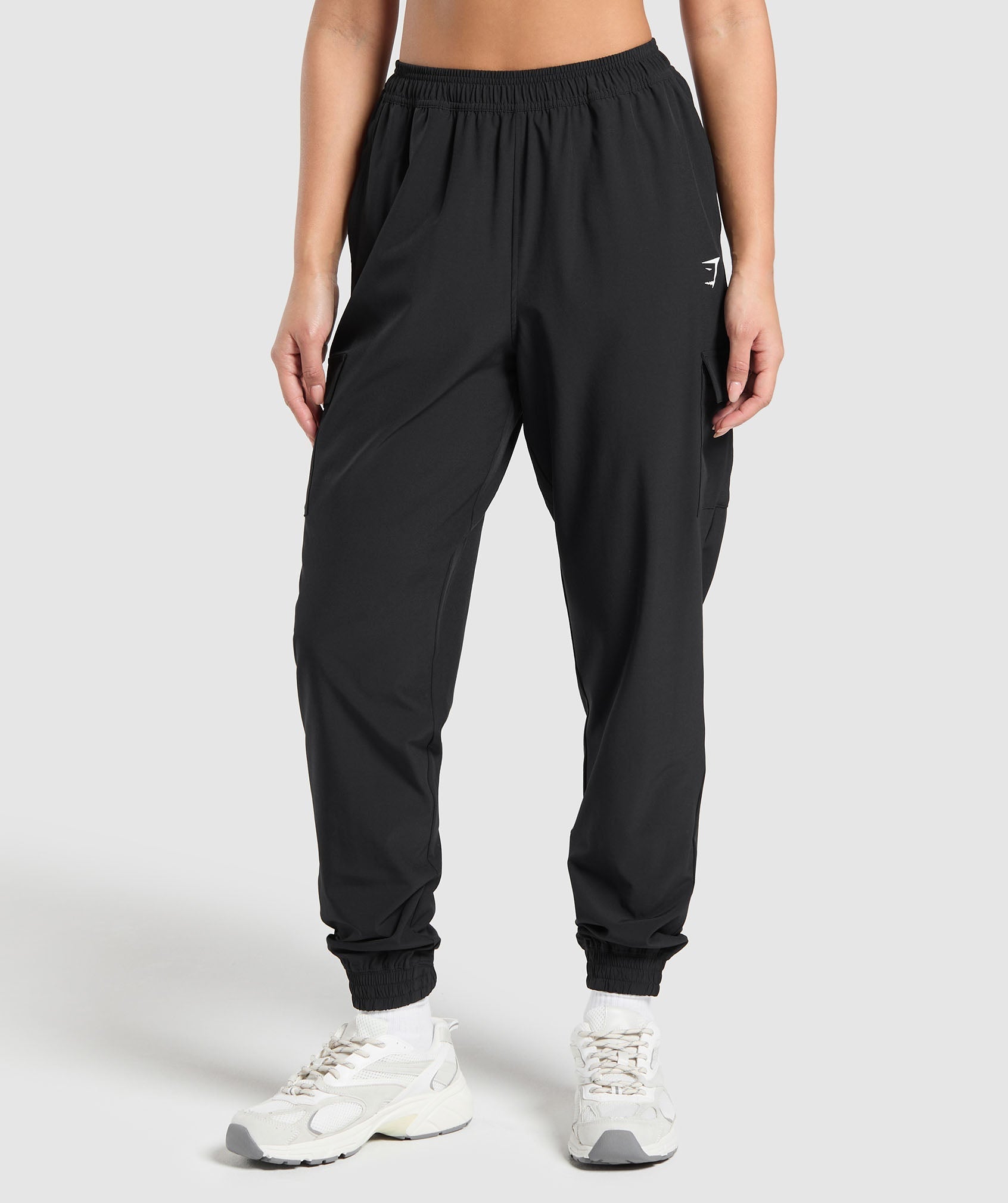 gymshark-woven-cargo-pant-pants-black-ss25