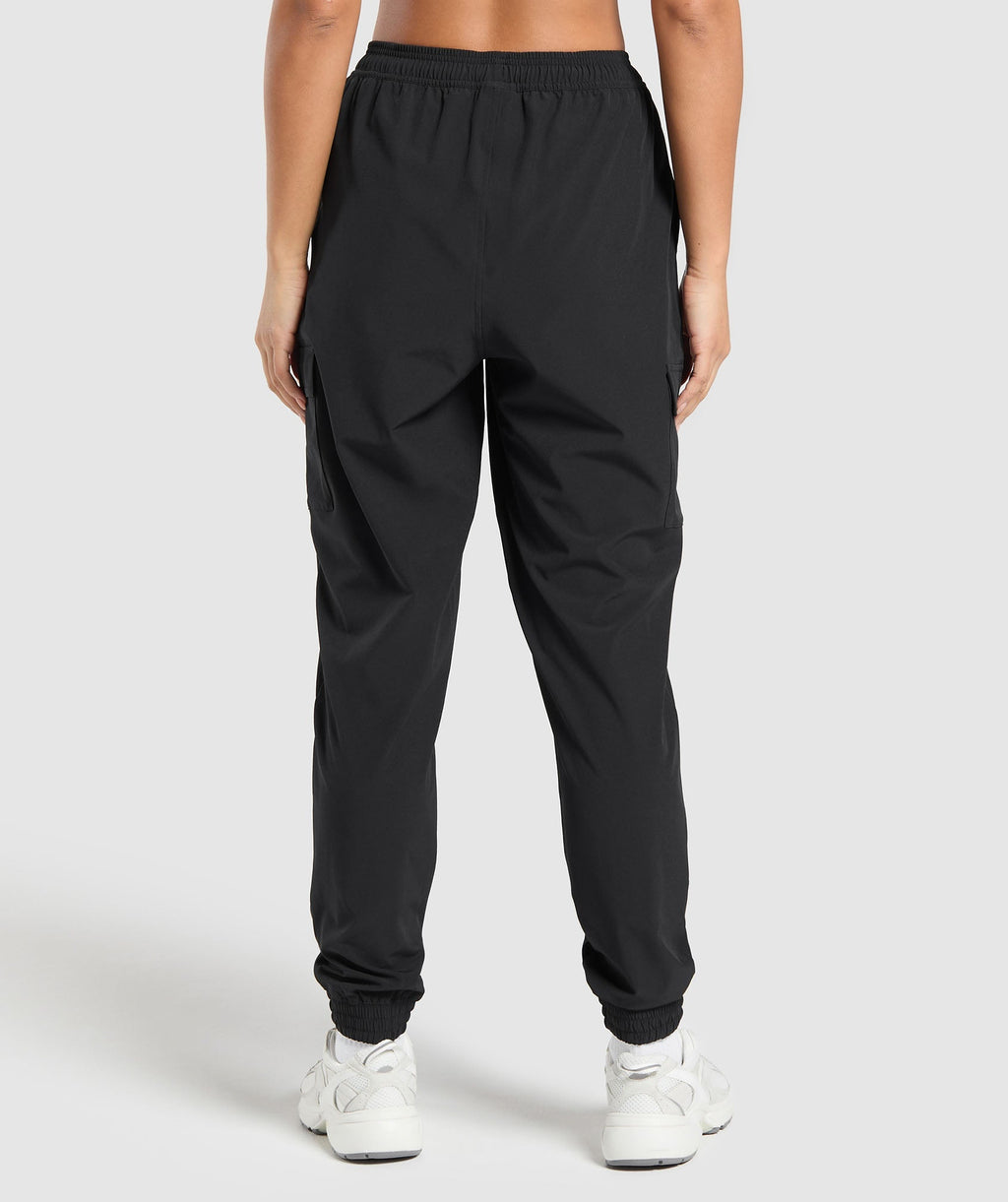 gymshark-woven-cargo-pant-pants-black-ss25