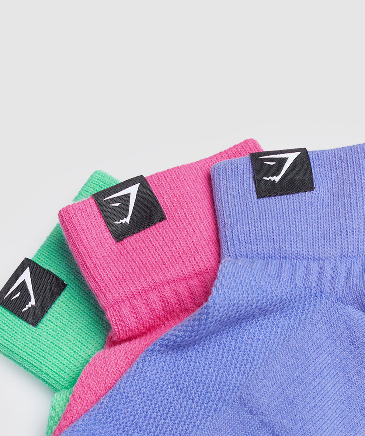 gymshark-woven-tab-quarter-socks-3pk-fuchsia-blue-grape-blue-ss23