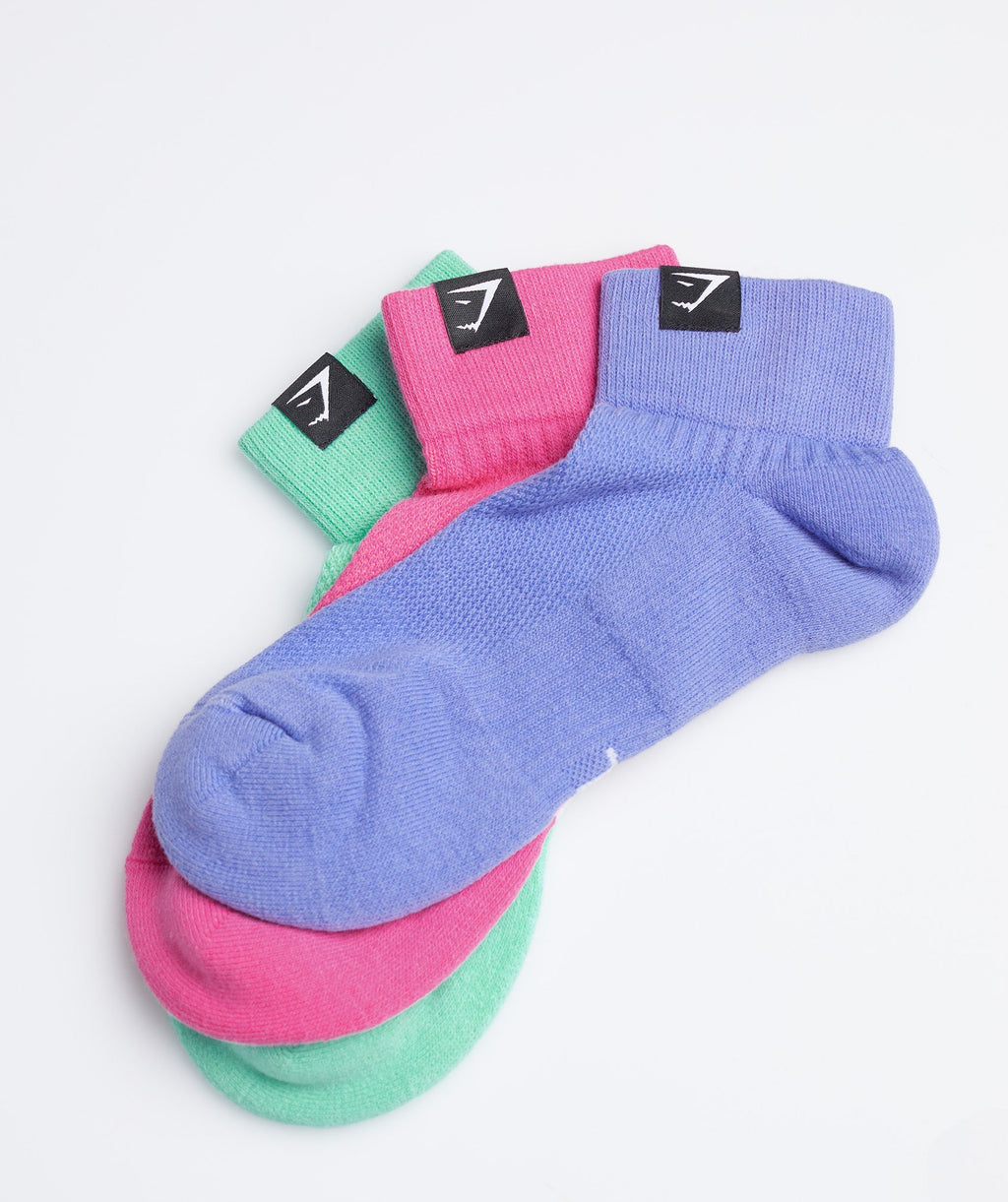 gymshark-woven-tab-quarter-socks-3pk-fuchsia-blue-grape-blue-ss23