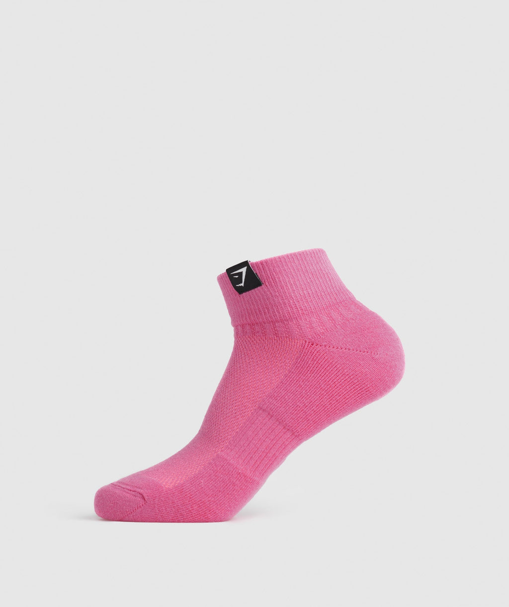 gymshark-woven-tab-quarter-socks-3pk-fuchsia-blue-grape-blue-ss23