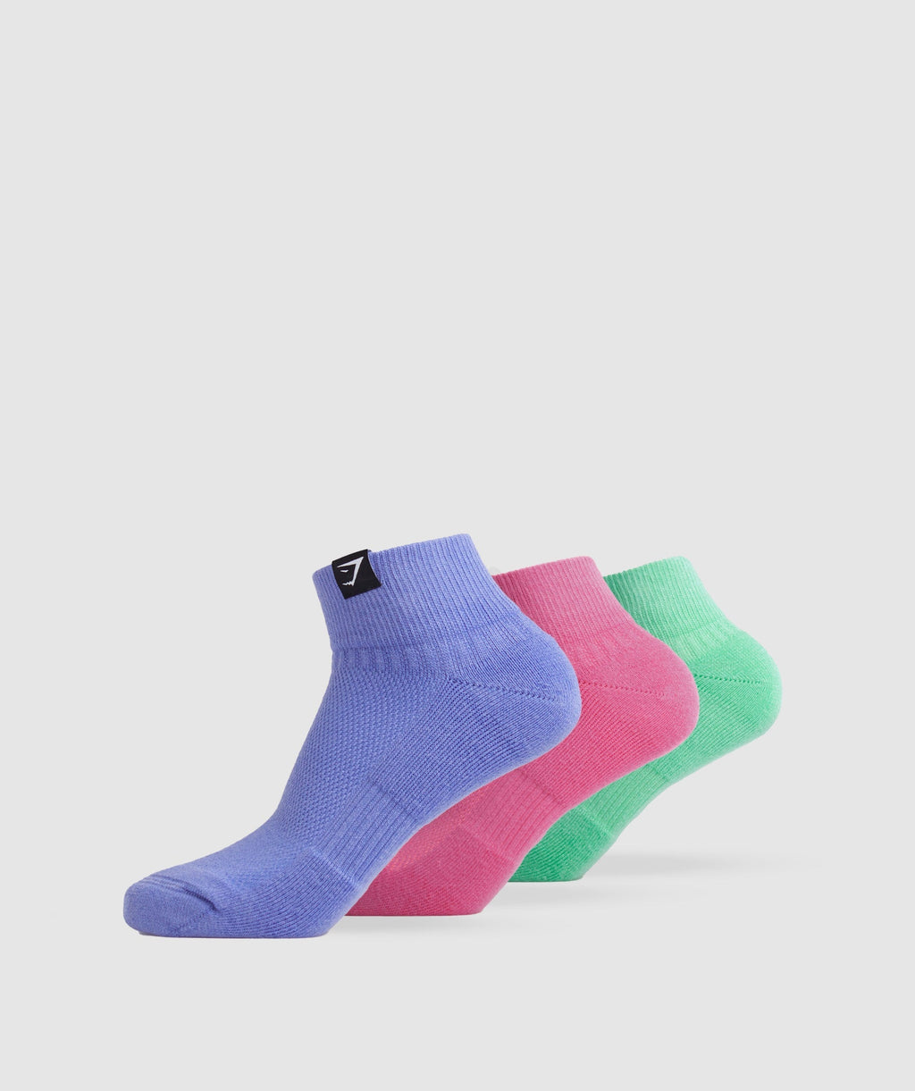 gymshark-woven-tab-quarter-socks-3pk-fuchsia-blue-grape-blue-ss23