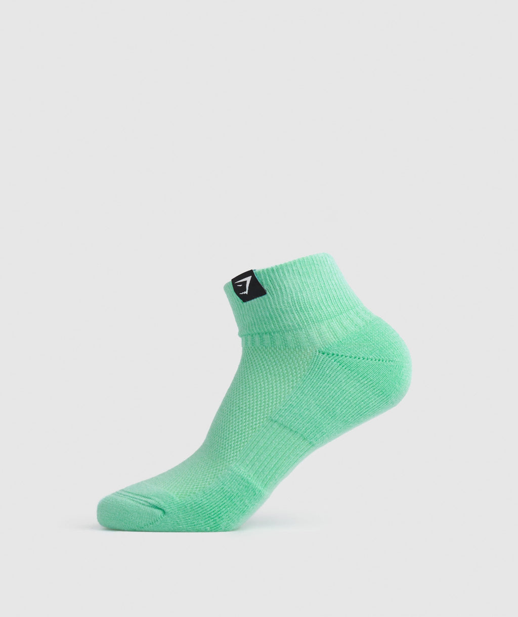 gymshark-woven-tab-quarter-socks-3pk-fuchsia-blue-grape-blue-ss23