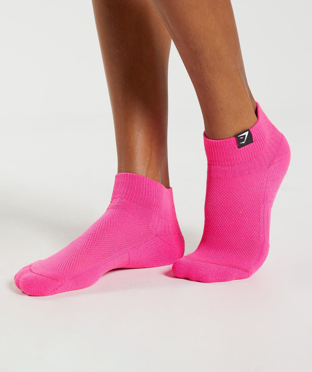 gymshark-woven-tab-sneaker-socks-3pk-kiwi-green-sweet-pink-fluo-fuchsia-aw22