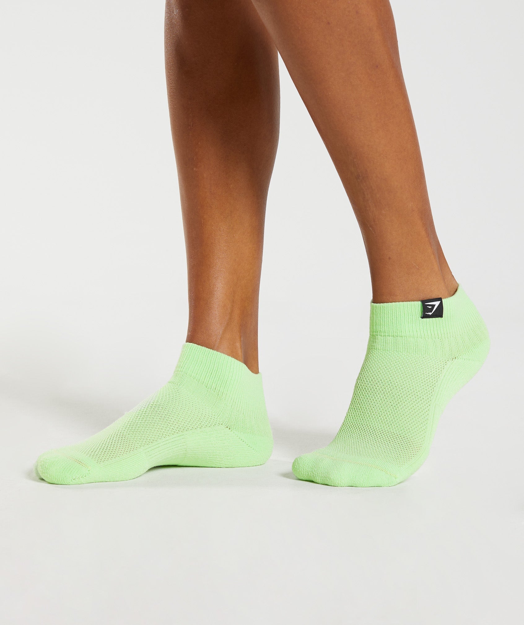 gymshark-woven-tab-sneaker-socks-3pk-kiwi-green-sweet-pink-fluo-fuchsia-aw22