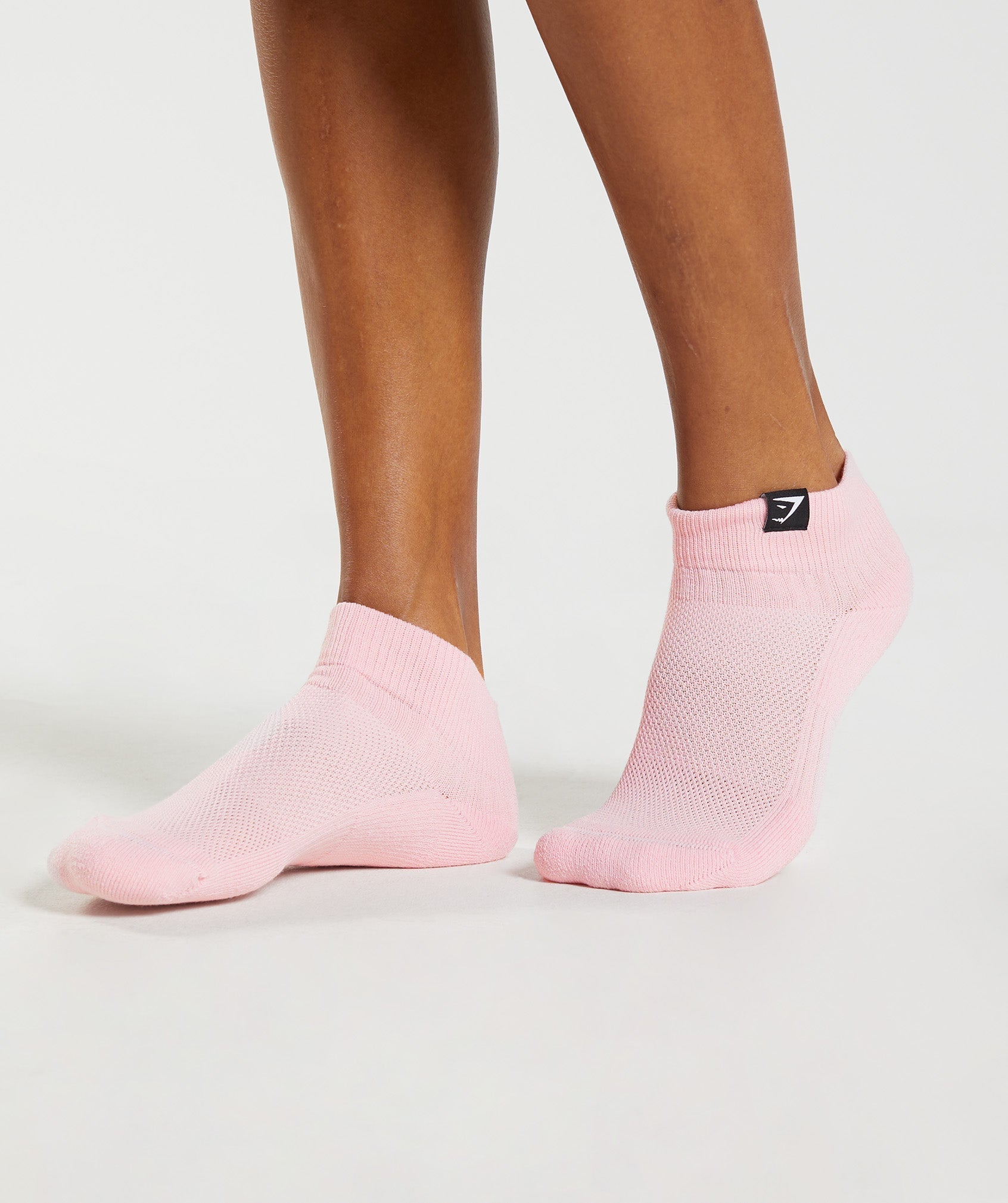 gymshark-woven-tab-sneaker-socks-3pk-kiwi-green-sweet-pink-fluo-fuchsia-aw22