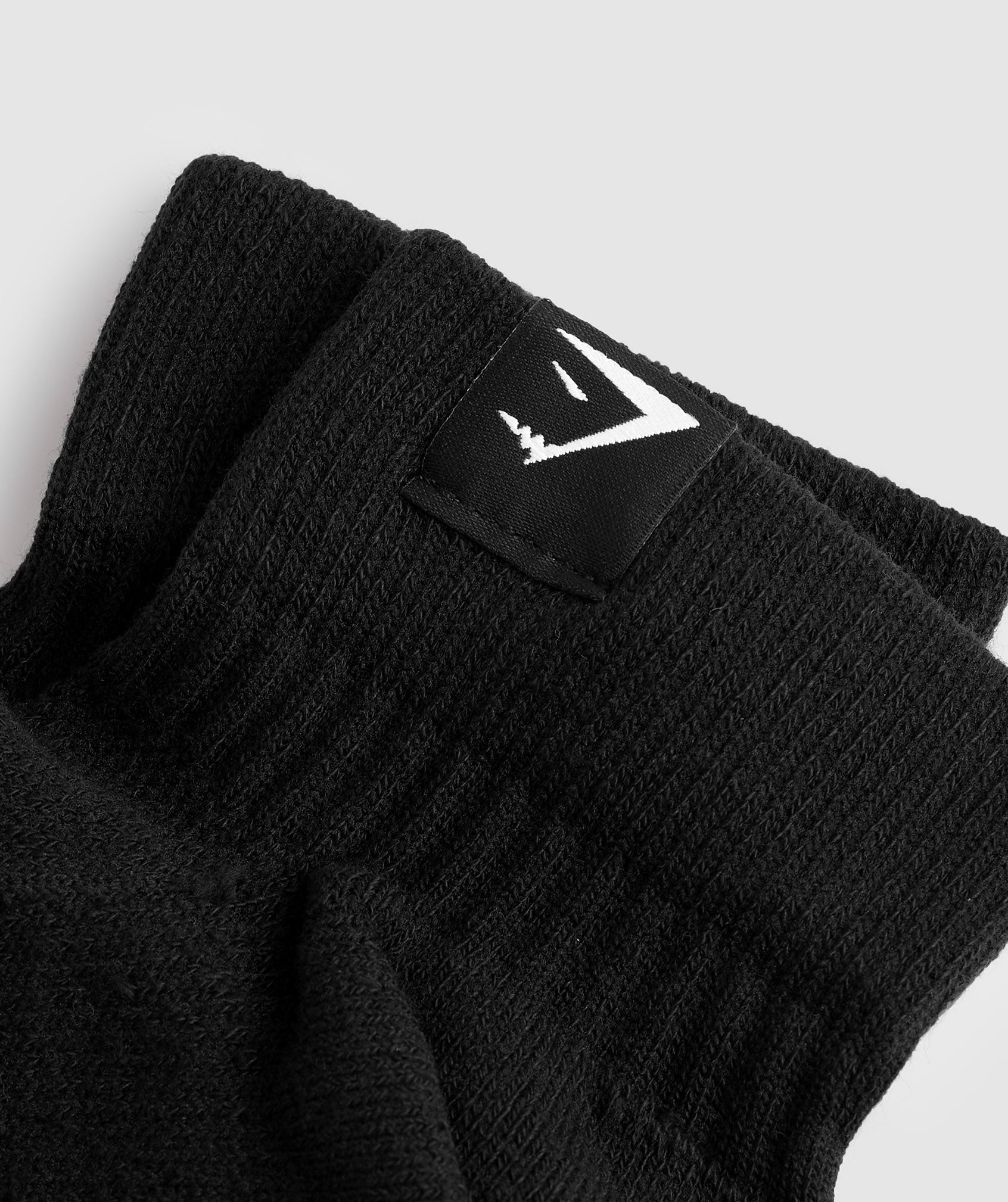 gymshark-woven-tab-sneaker-socks-black-aw21-1