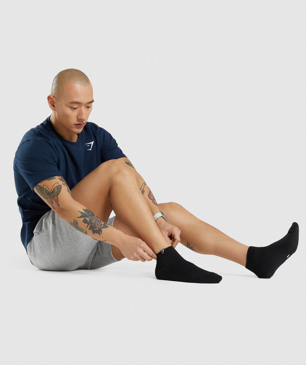 gymshark-woven-tab-sneaker-socks-black-aw21-1