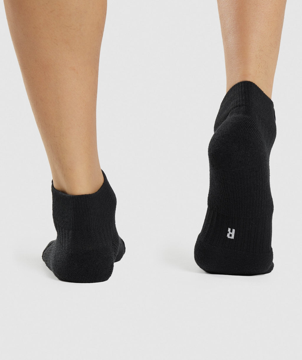 gymshark-woven-tab-sneaker-socks-black-aw21-1