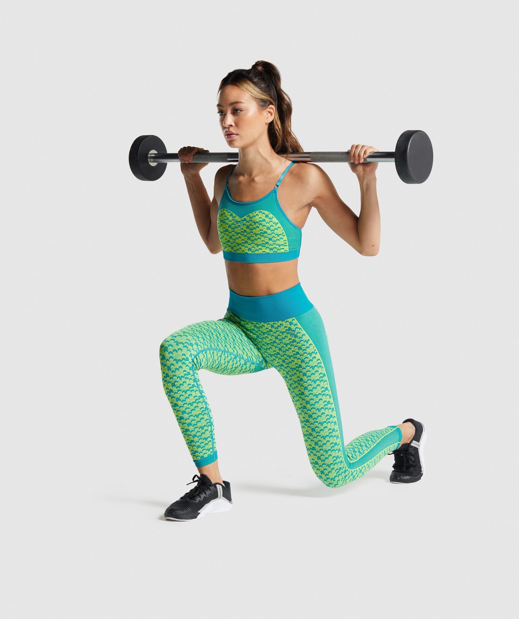 gymshark-wtflex-seamless-strappy-sports-bra-chevron-blue-aw21