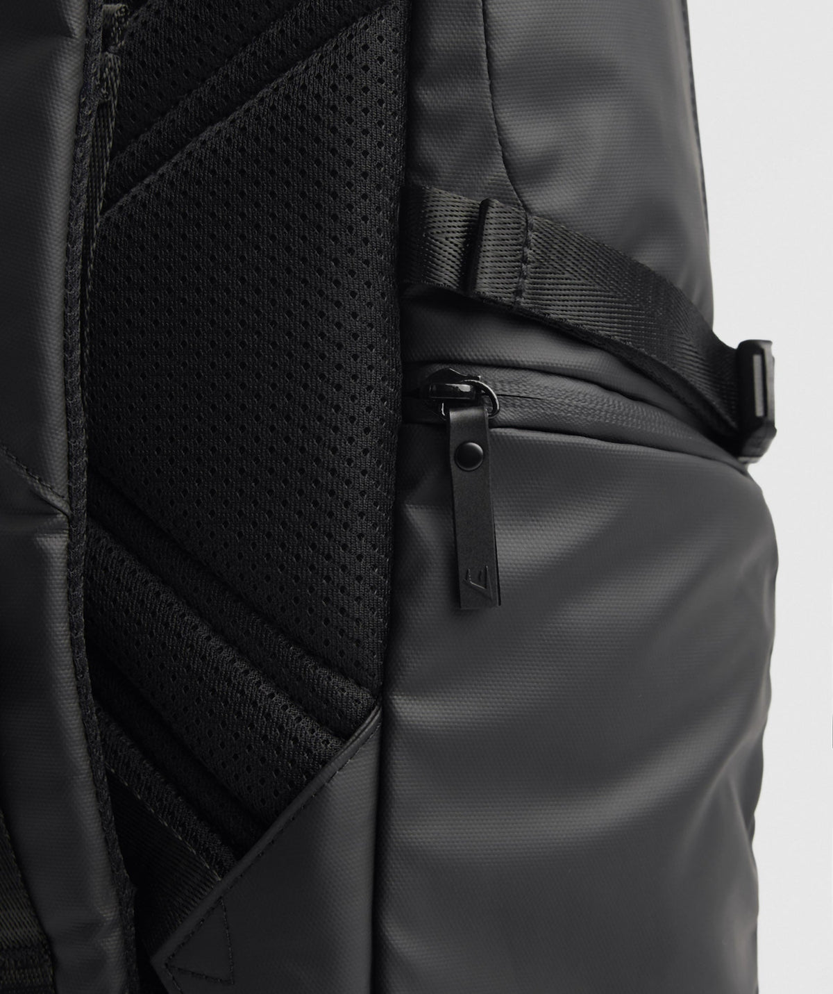 gymshark-x-series-0-3-bag-black-aw22
