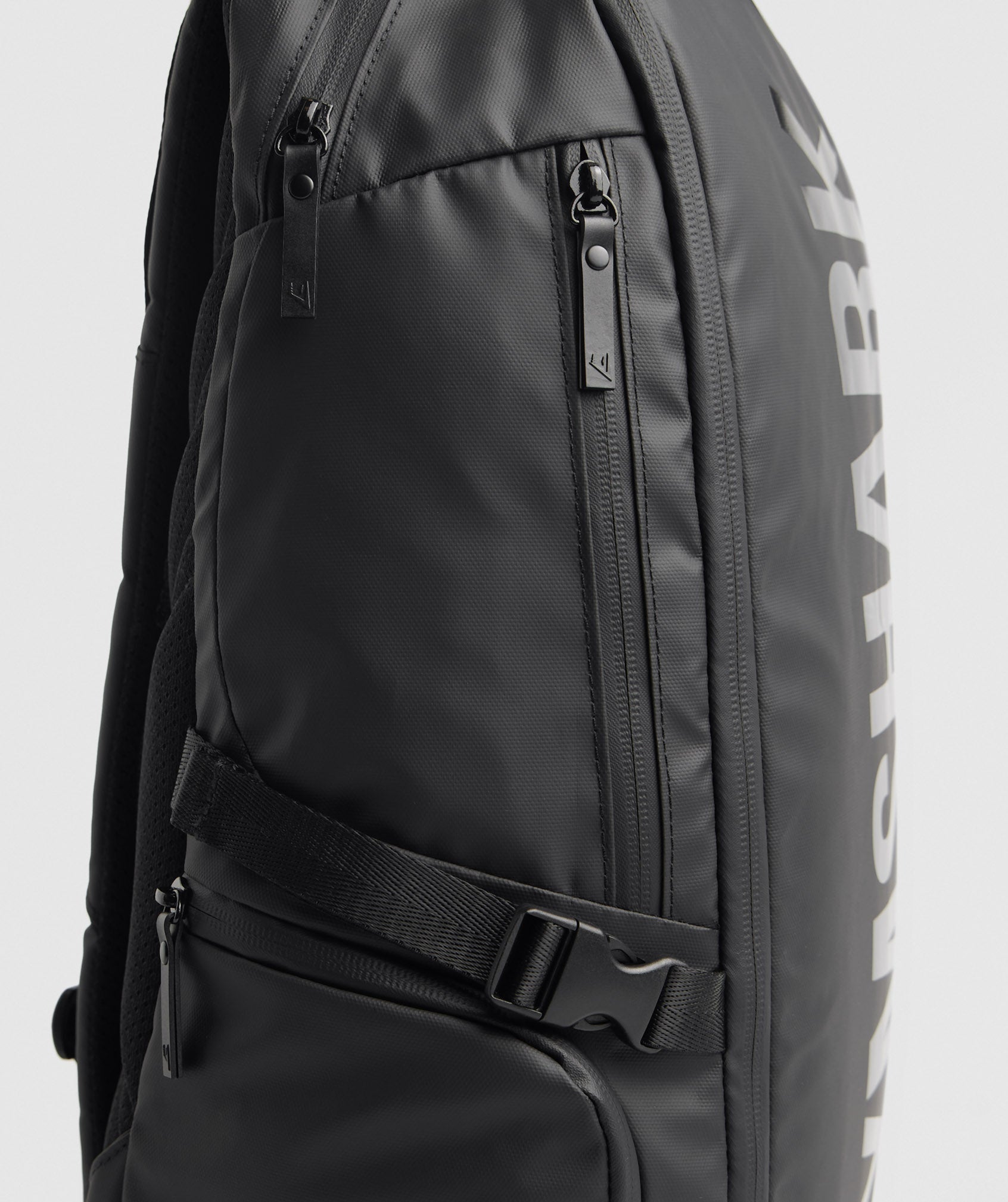 gymshark-x-series-0-3-bag-black-aw22