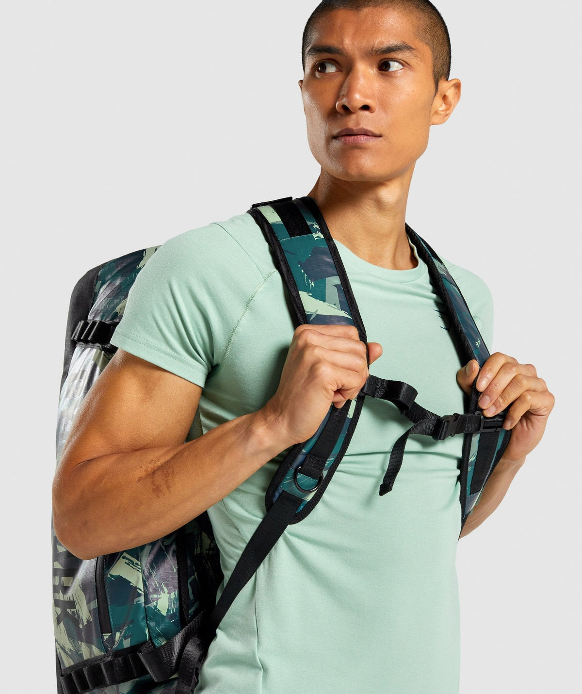 gymshark-x-series-duffle-green-aw21