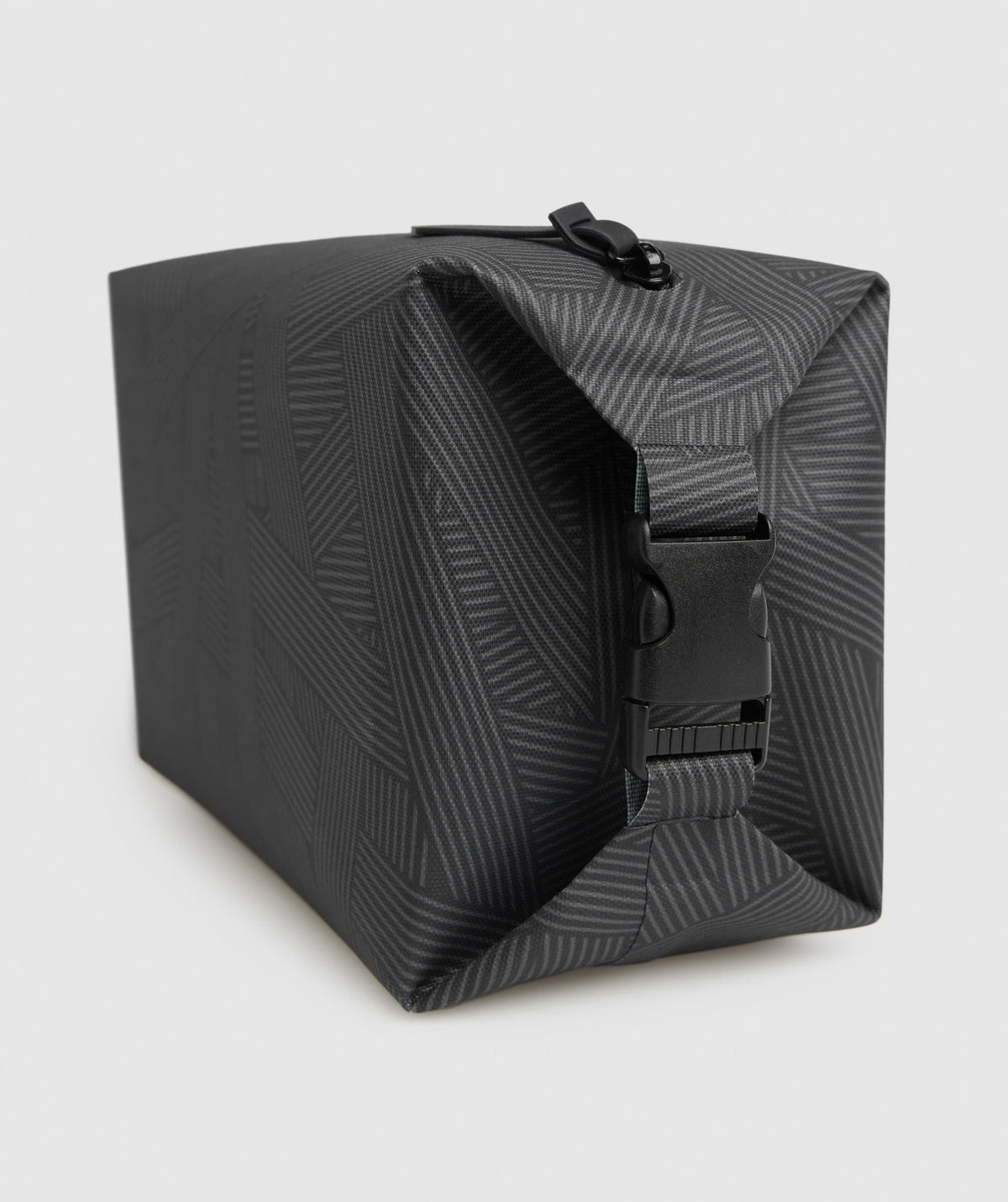 gymshark-x-series-wash-bag-black-print-logo-aw21