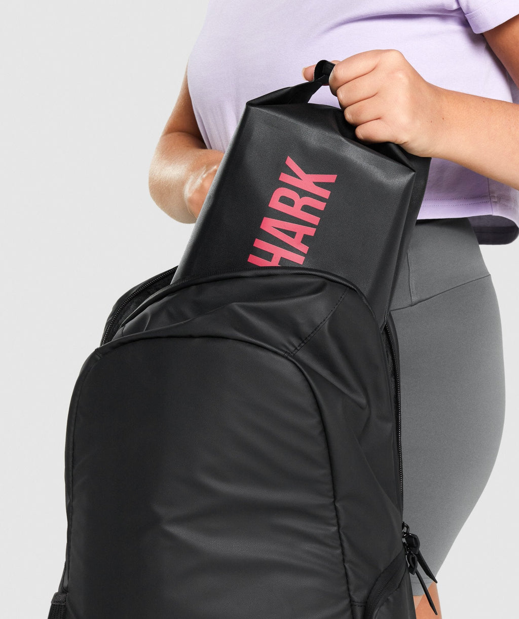 gymshark-x-series-wash-bag-black-pink-aw21