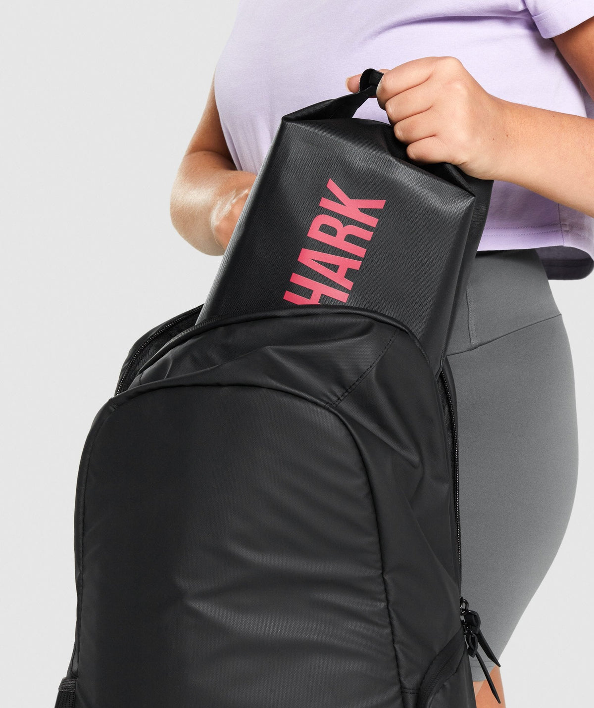 gymshark-x-series-wash-bag-black-pink-aw21