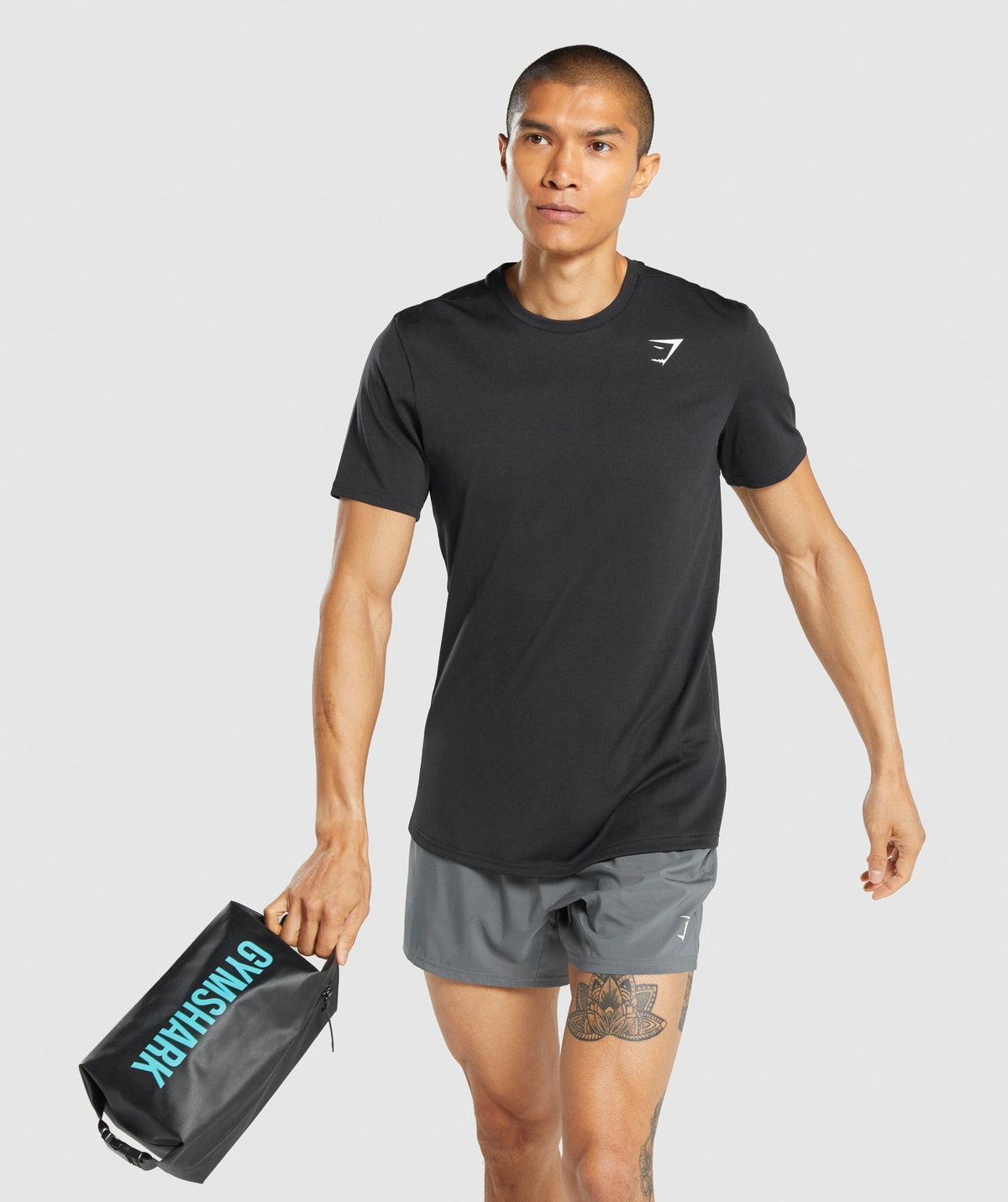 gymshark-x-series-wash-bag-black-light-blue-aw21
