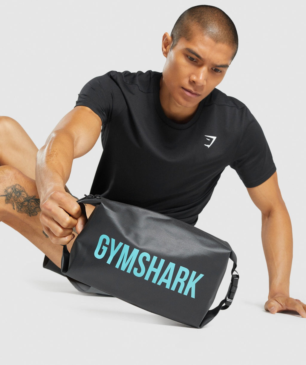 gymshark-x-series-wash-bag-black-light-blue-aw21