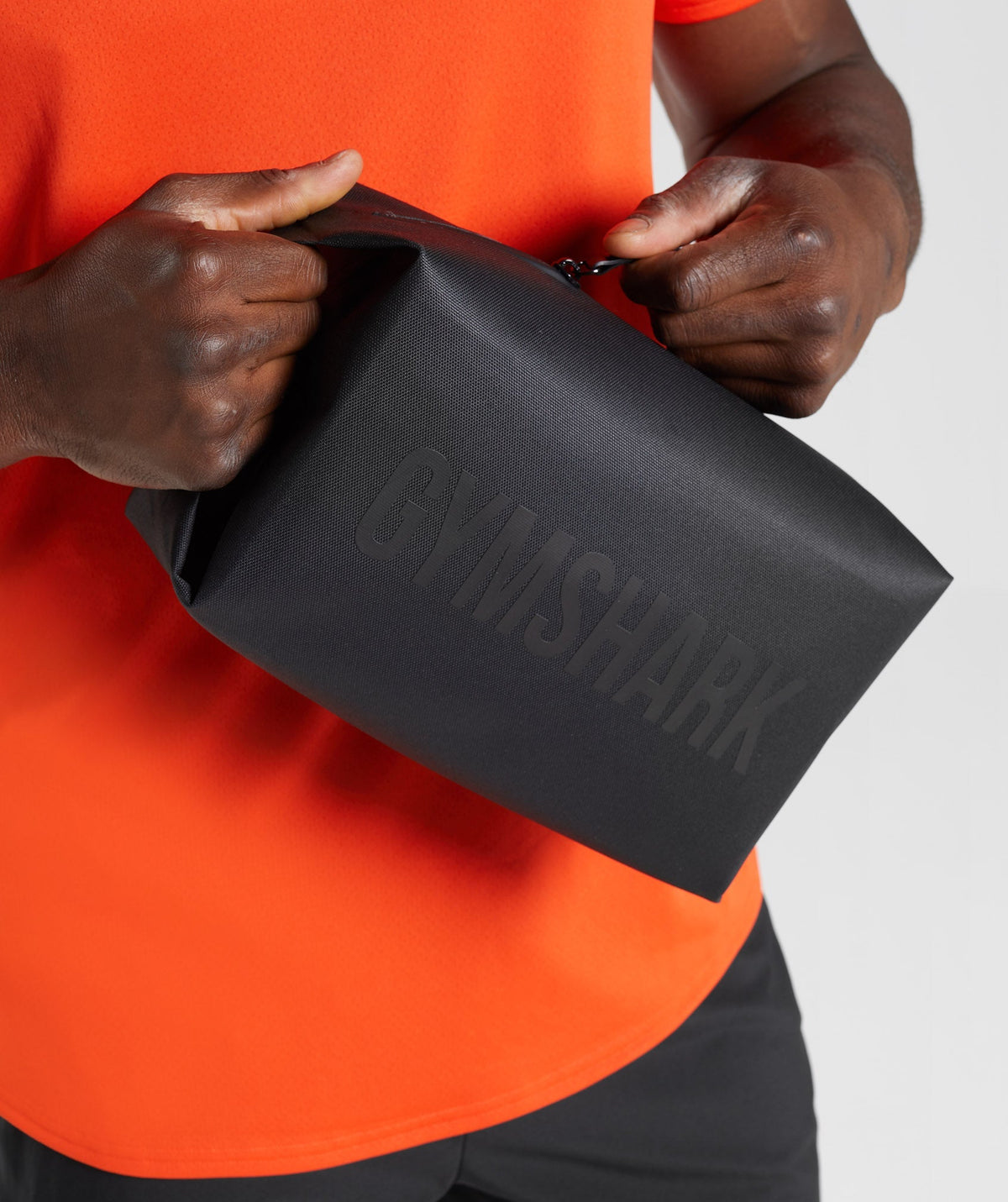 gymshark-x-series-wash-bag-black-ss22