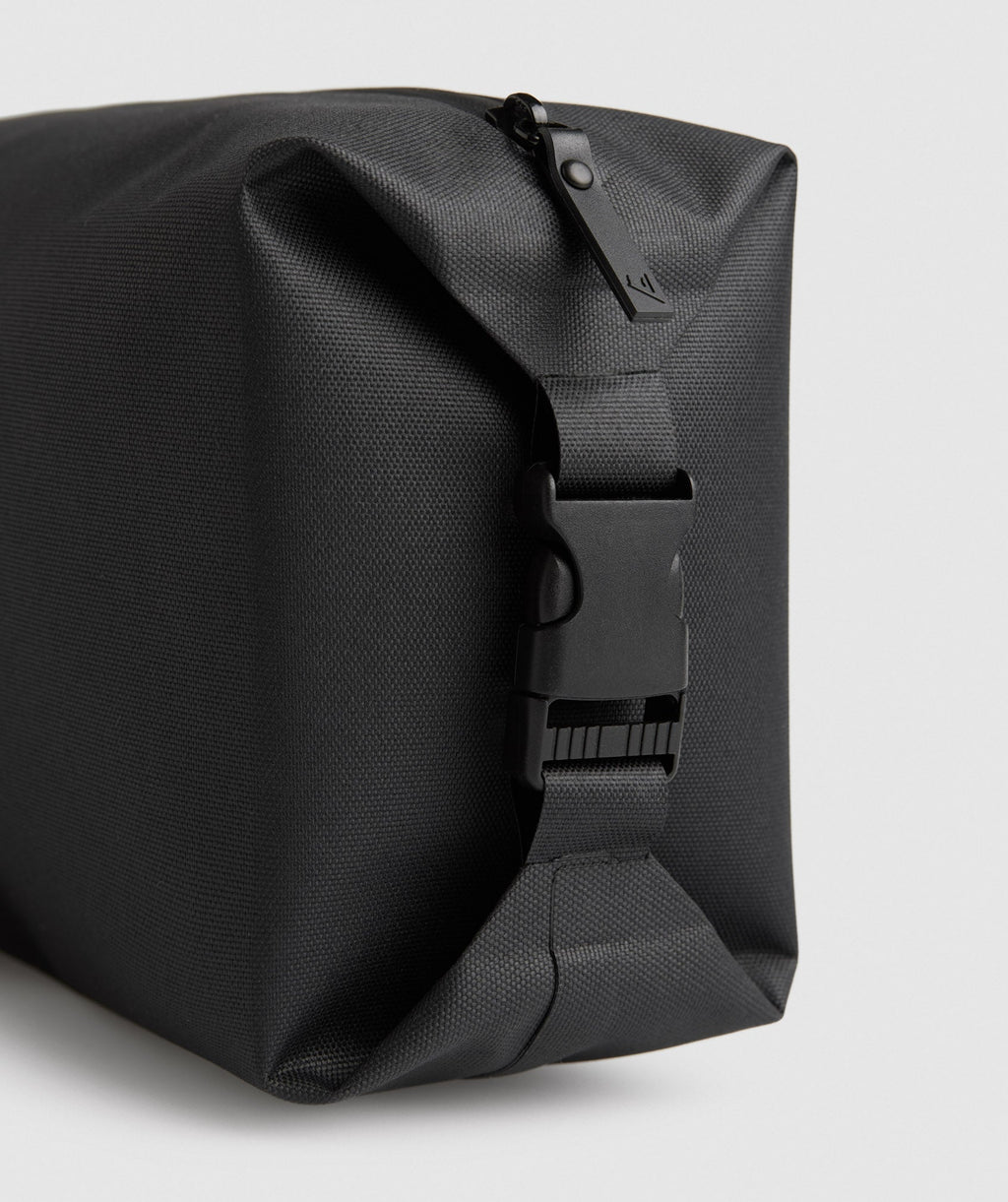 gymshark-x-series-wash-bag-black-ss22