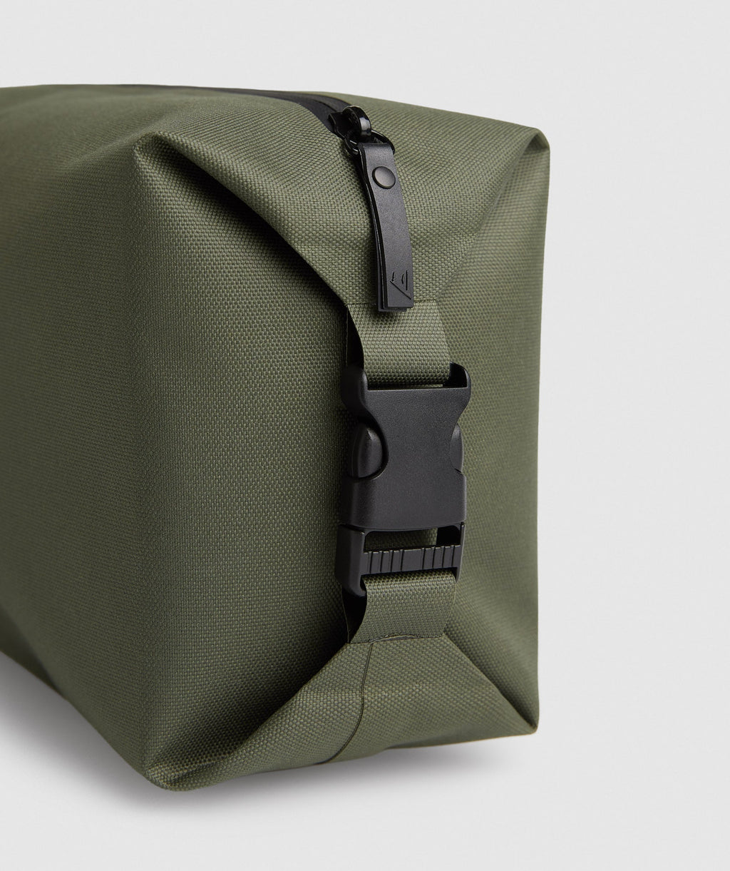 gymshark-x-series-wash-bag-core-olive-aw22