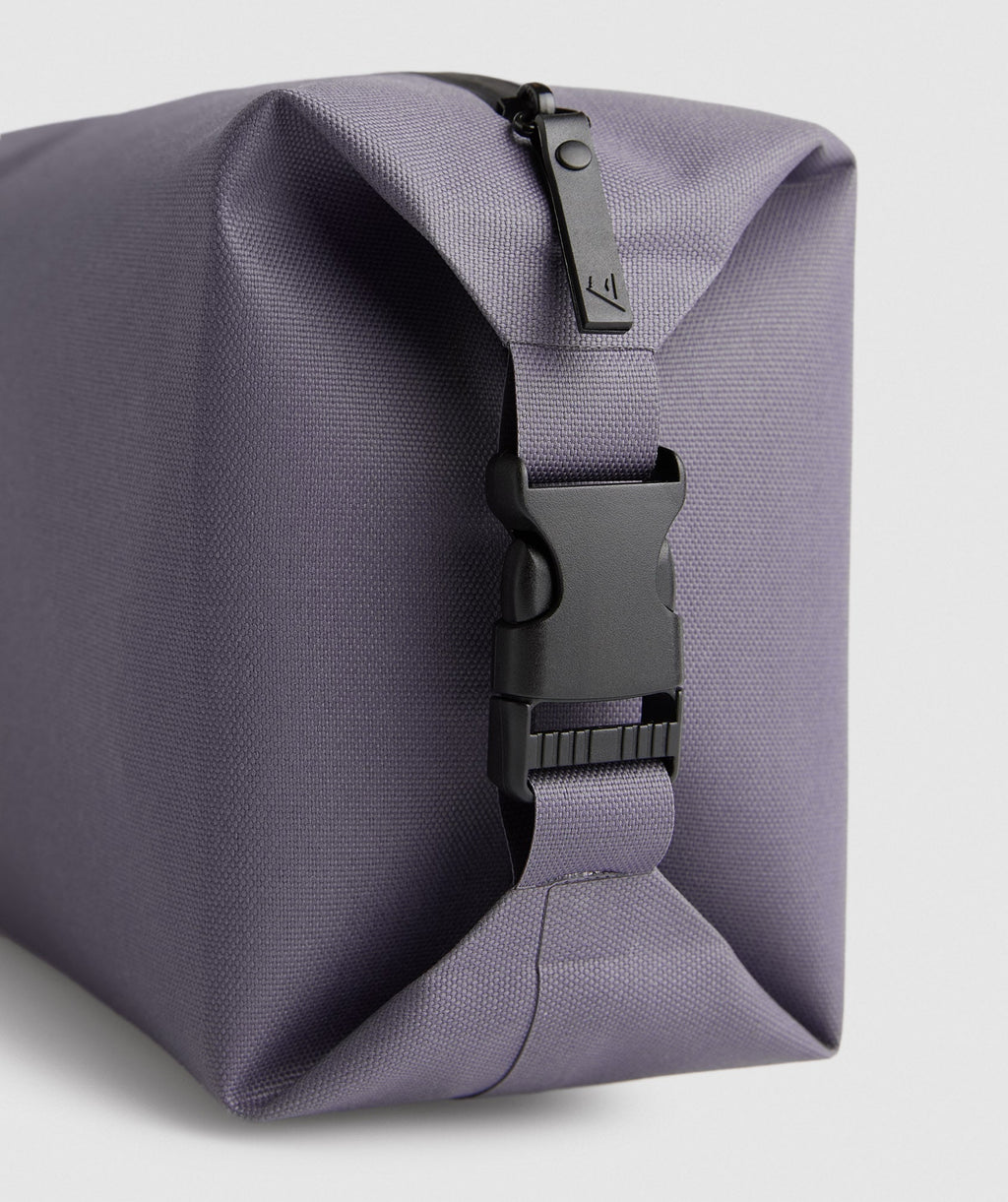 gymshark-x-series-wash-bag-mercury-purple-aw22