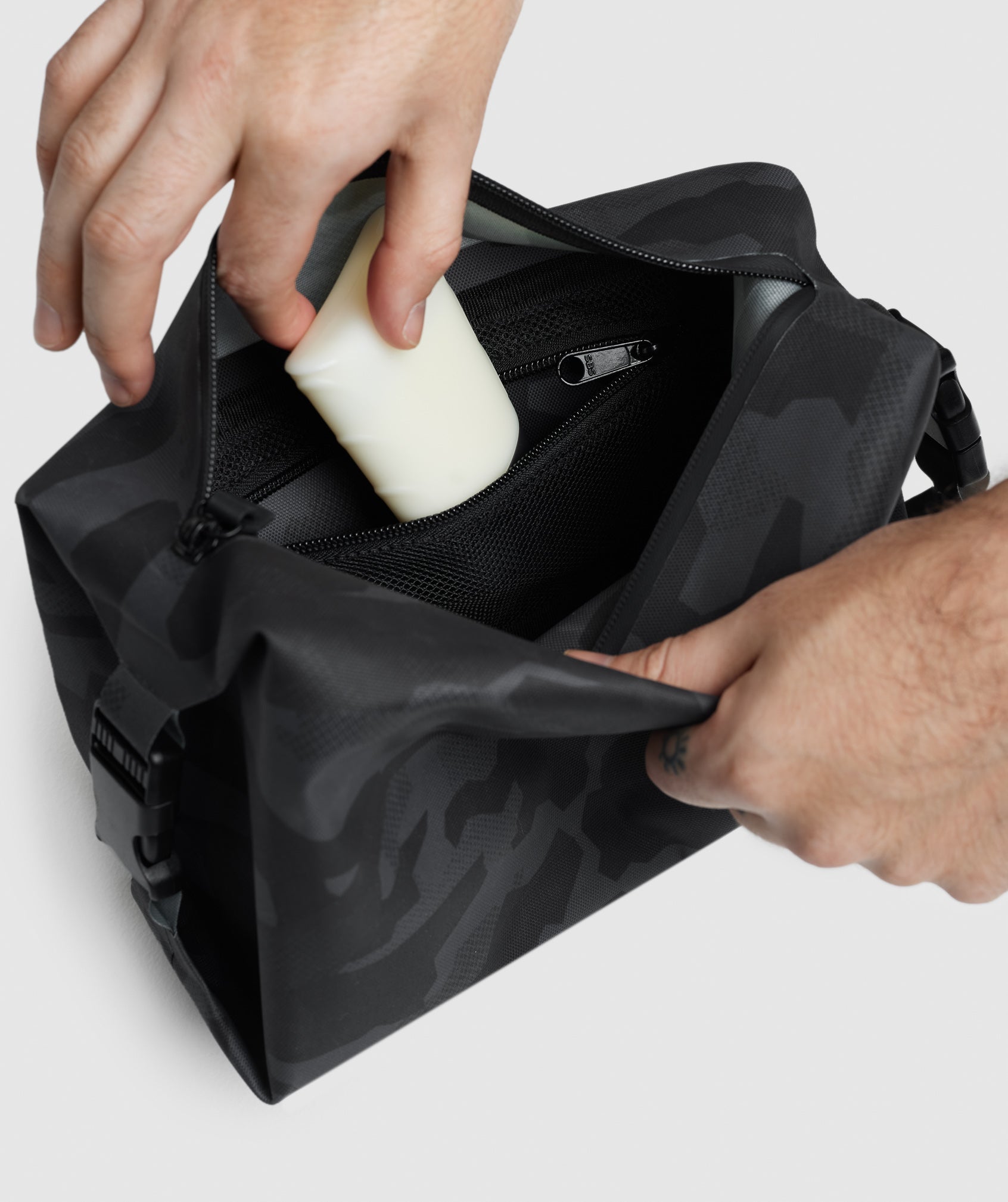 gymshark-x-series-wash-bag-black-print-aw21
