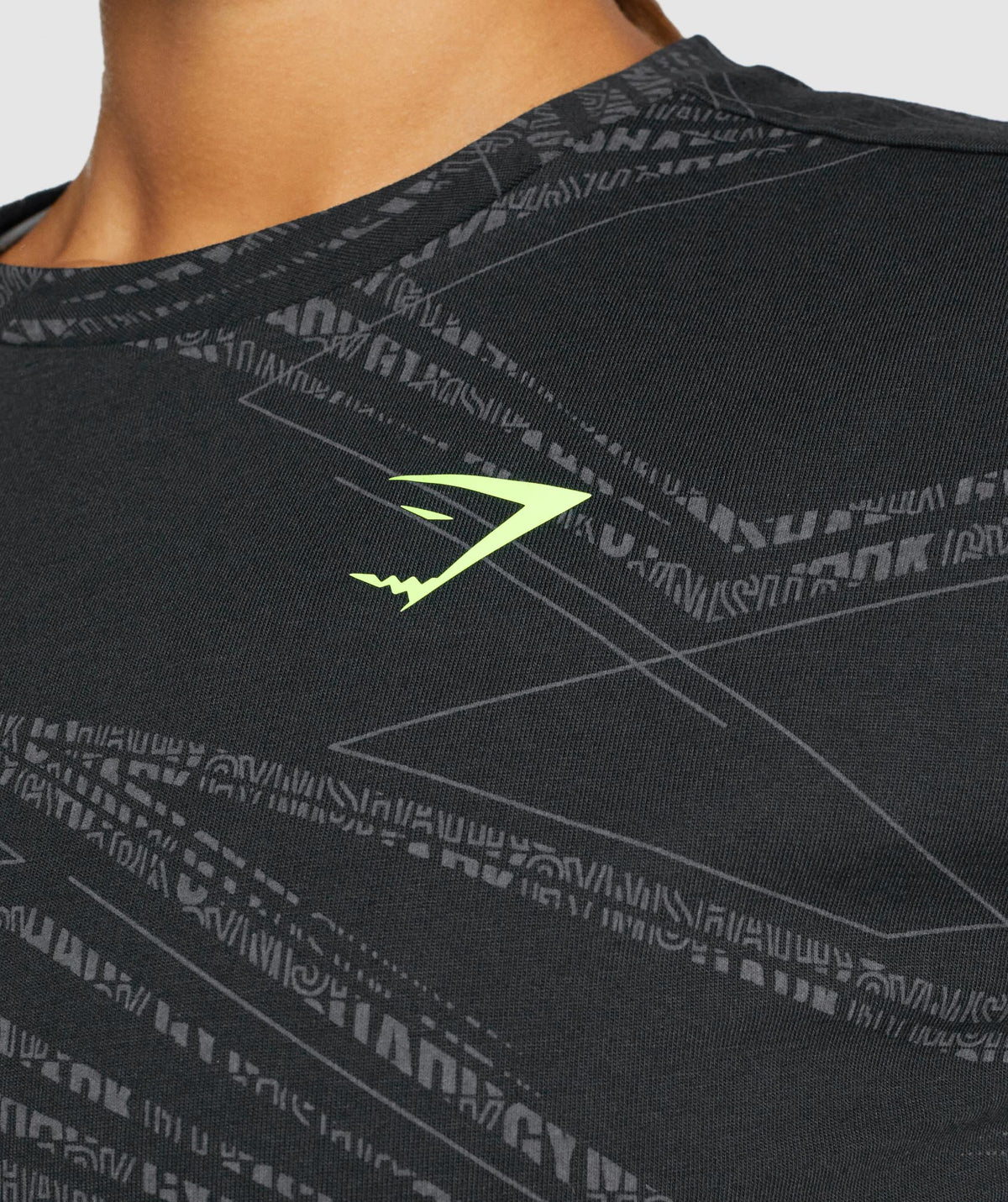 gymshark-zone-graphic-crop-tee-black-grey