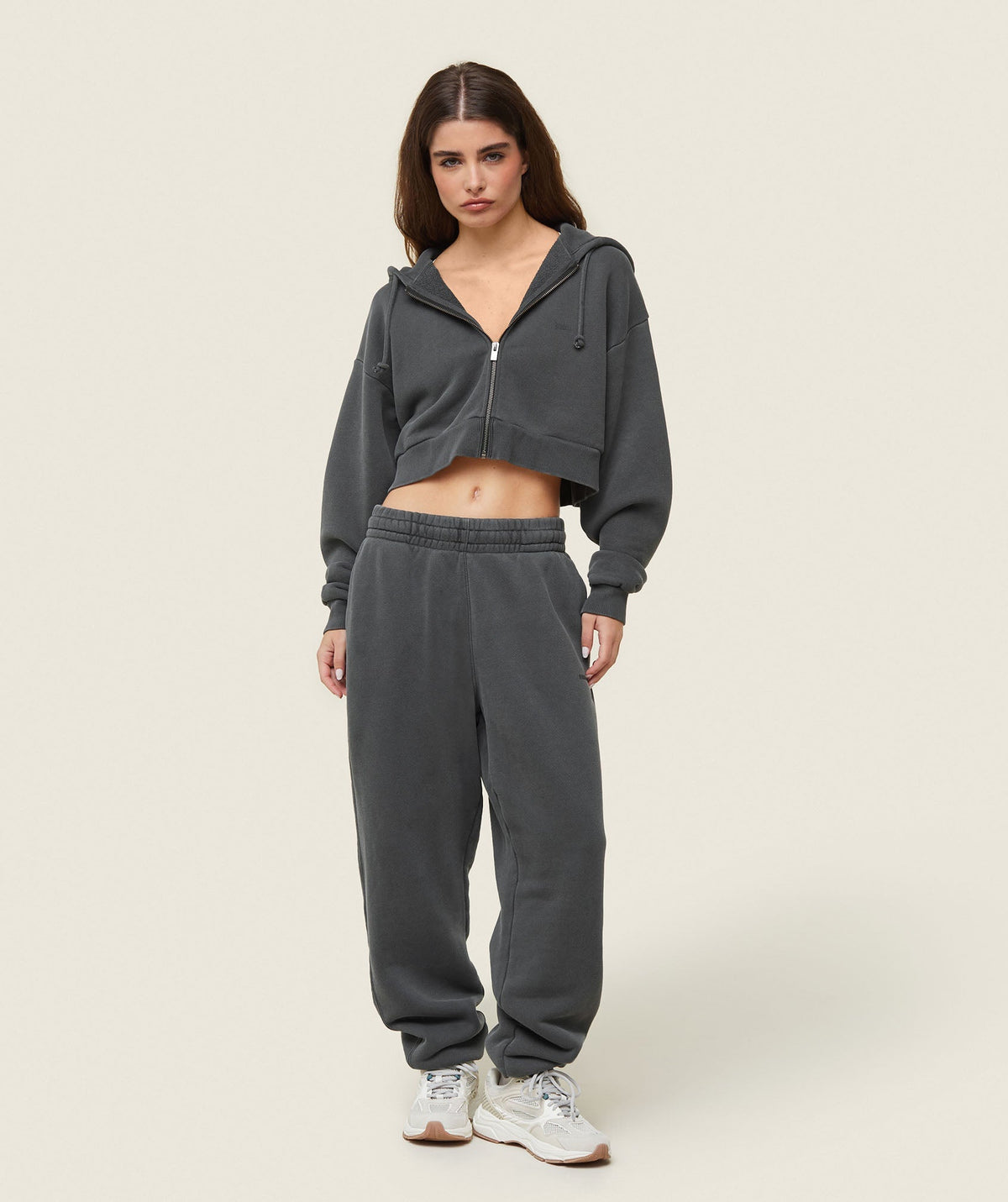 gymshark-everywear-cropped-zip-hoodie-black-aw24