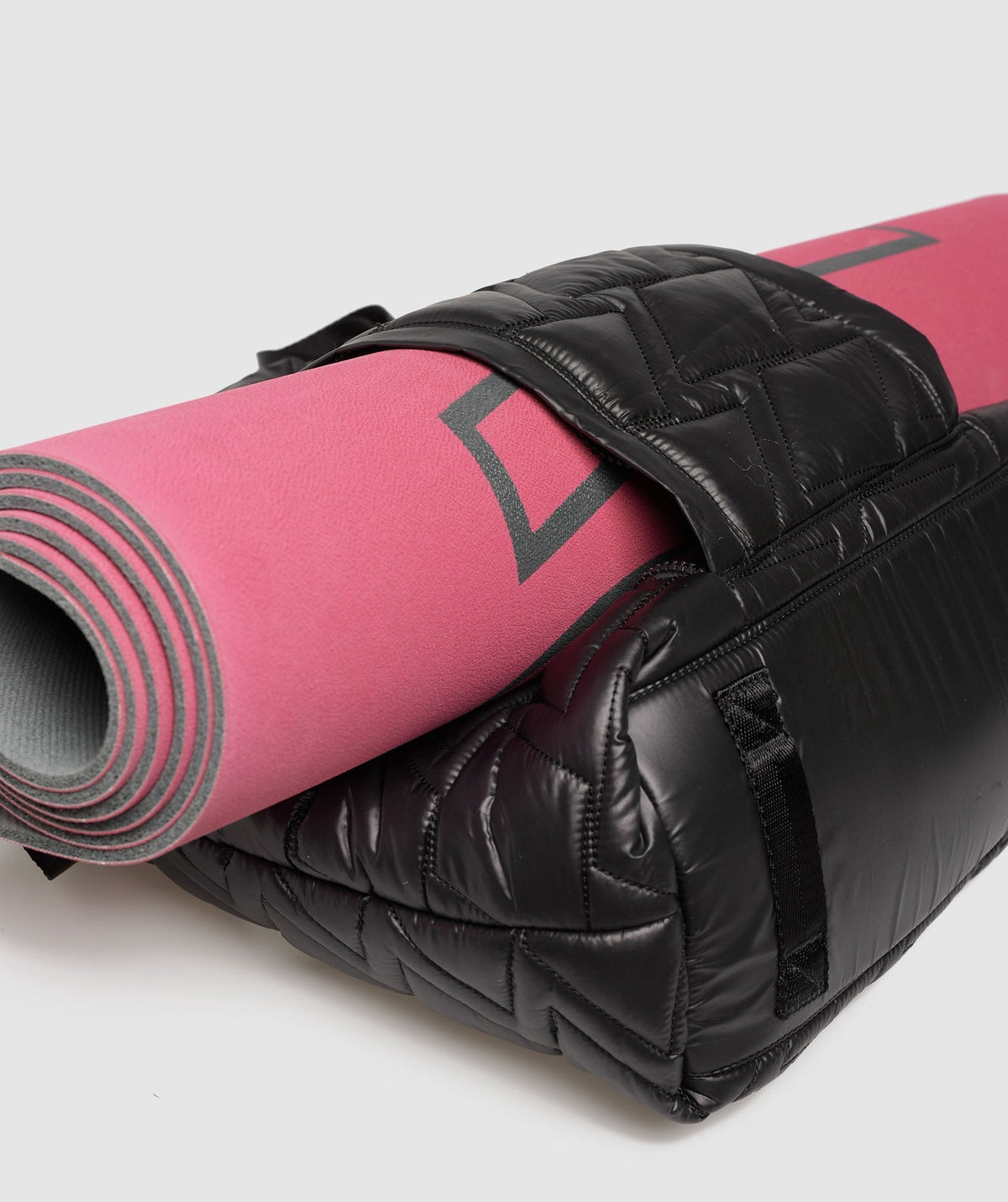 gymshark-quilted-yoga-tote-black-ss23