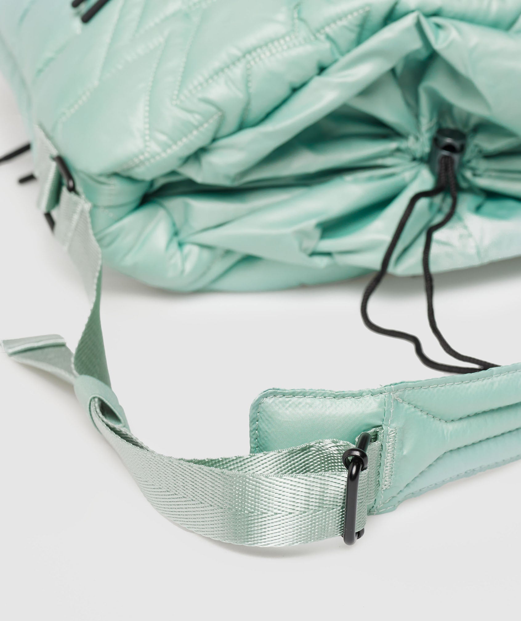 gymshark-quilted-yoga-tote-frost-teal-ss23