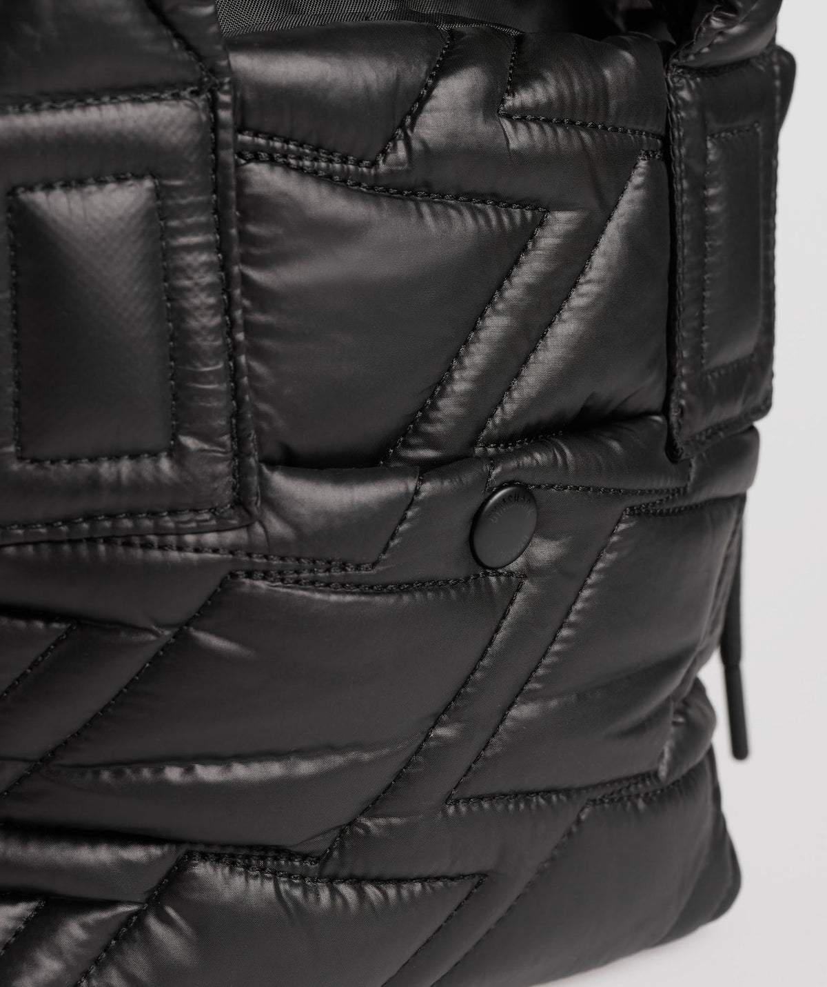 gymshark-quilted-mini-tote-black-ss23