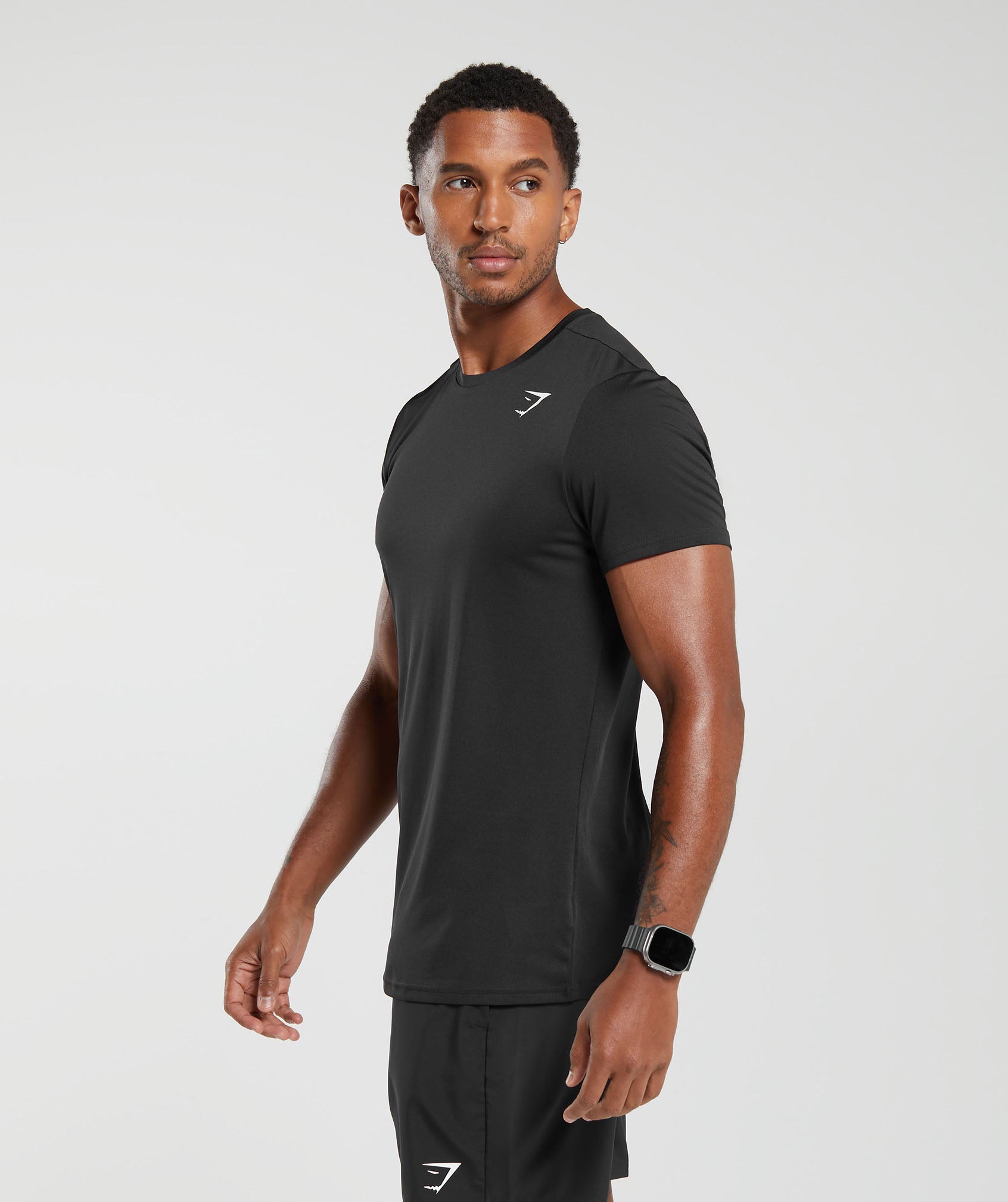 gymshark-arrival-t-shirt-black-ss22