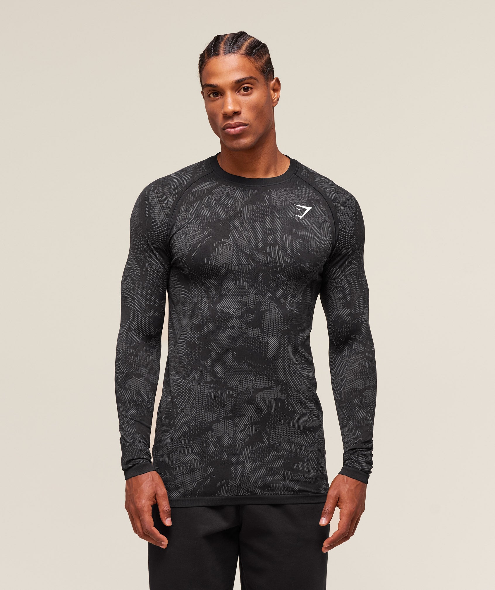 gymshark-geo-seamless-long-sleeve-t-shirt-black-charcoal-grey-ss23