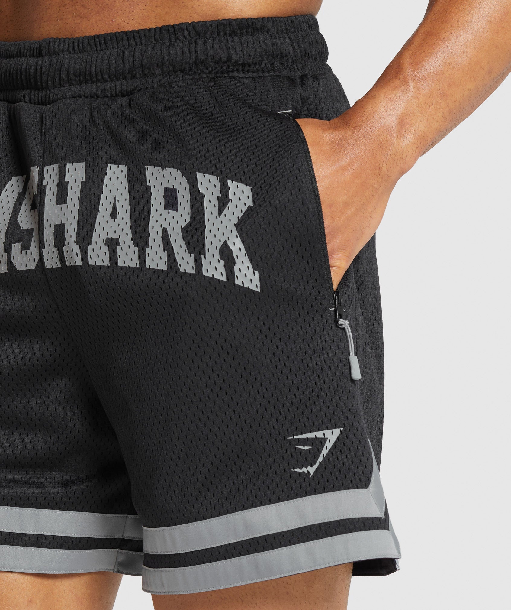 gymshark-varsity-mesh-shorts-black-aw24