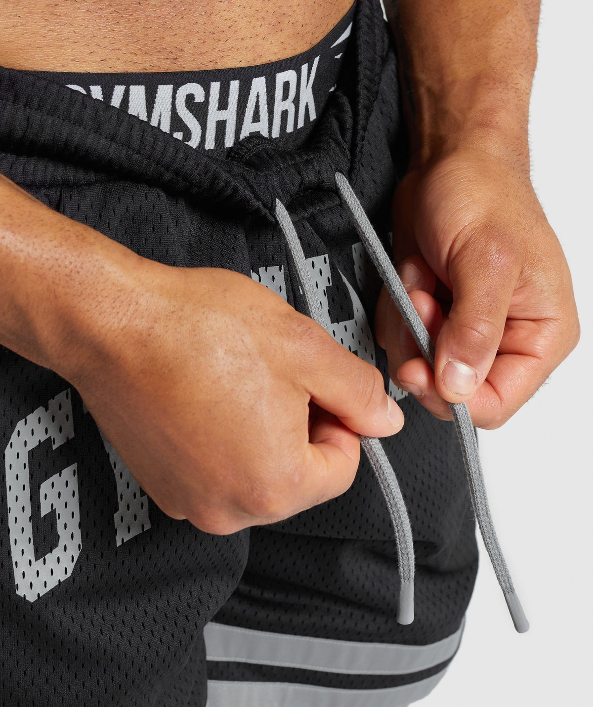 gymshark-varsity-mesh-shorts-black-aw24