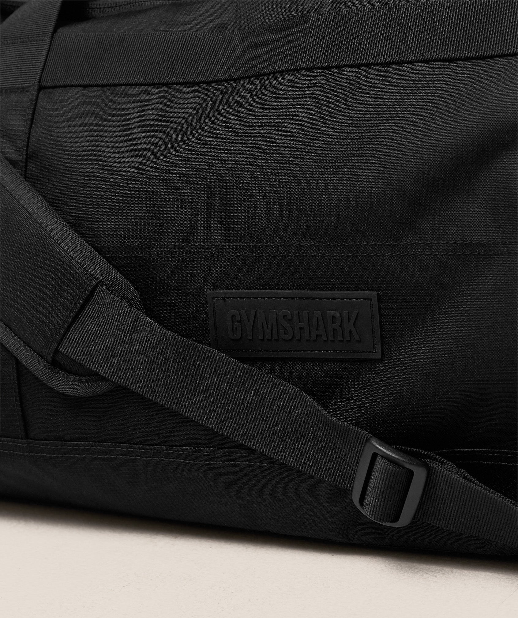 gymshark-active-holdall-l-bags-black-aw25