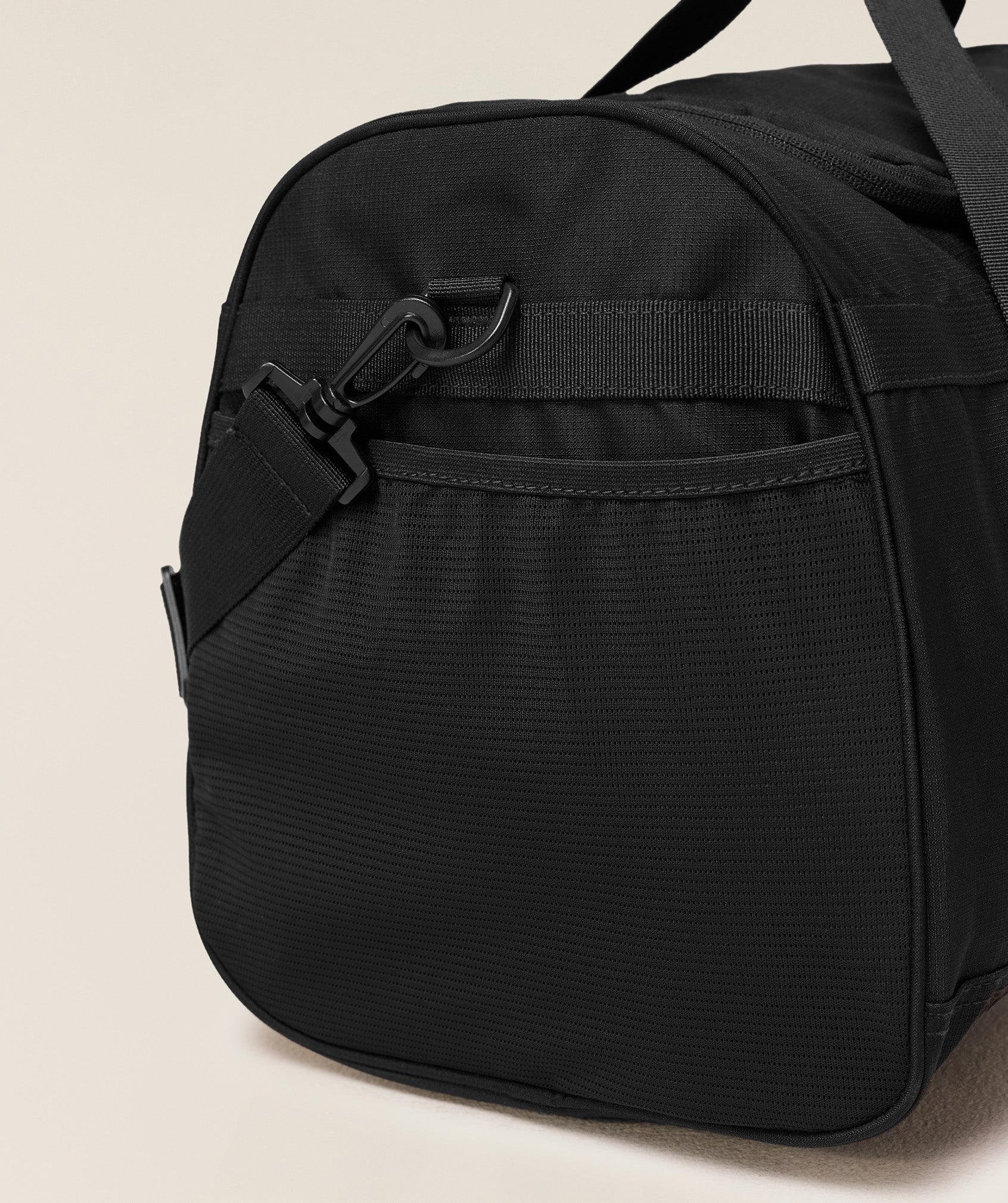 gymshark-active-holdall-medium-black-aw24