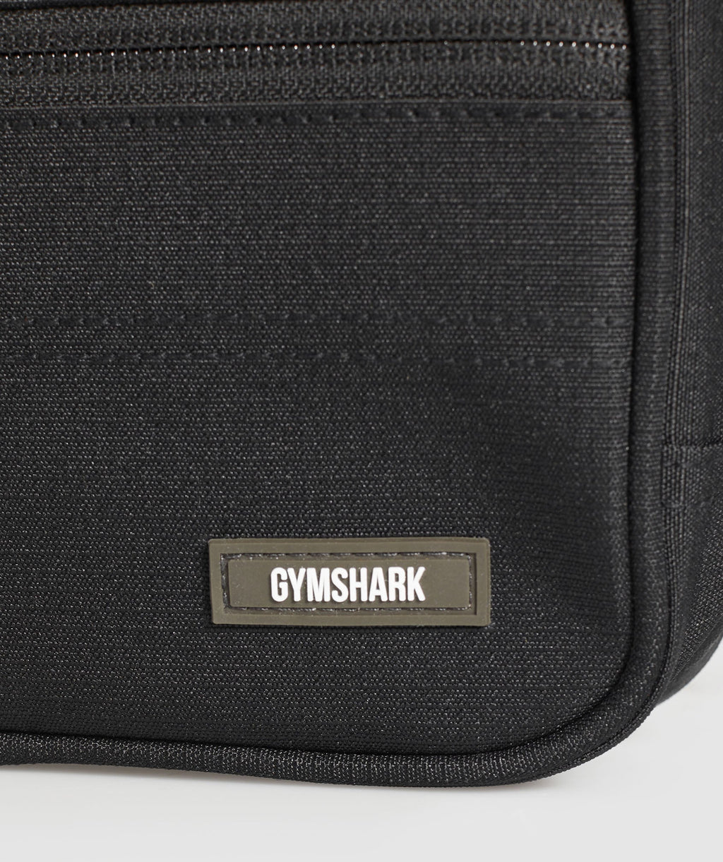 gymshark-active-washbag-black-ss25