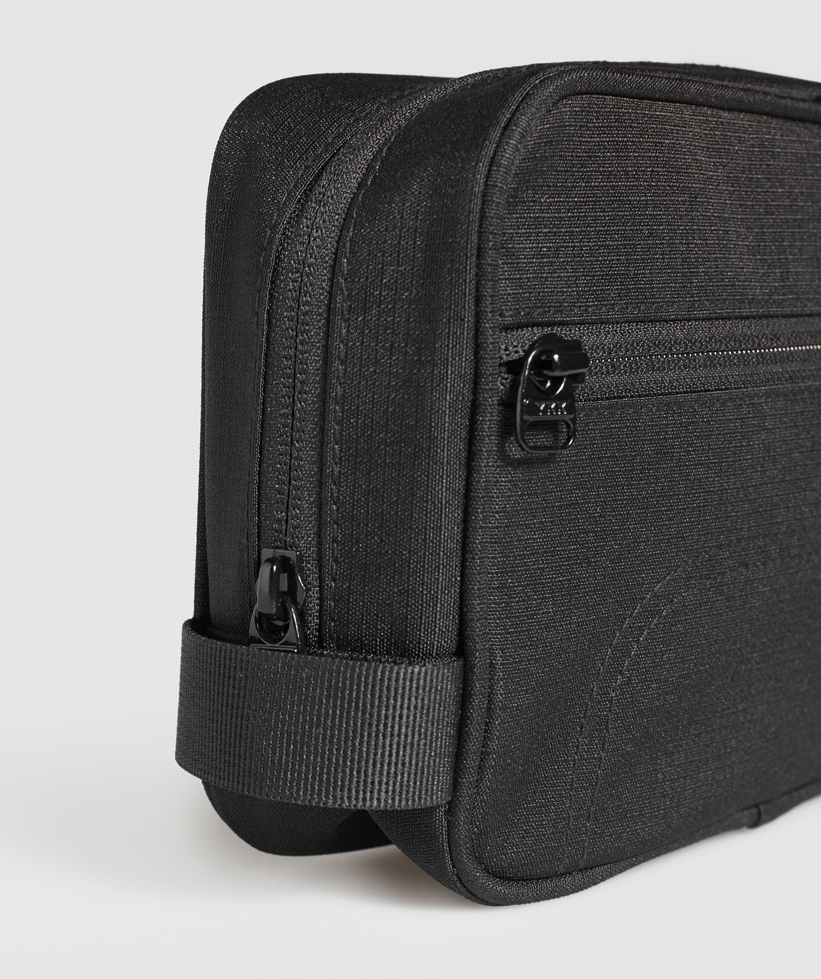 gymshark-active-washbag-black-ss25