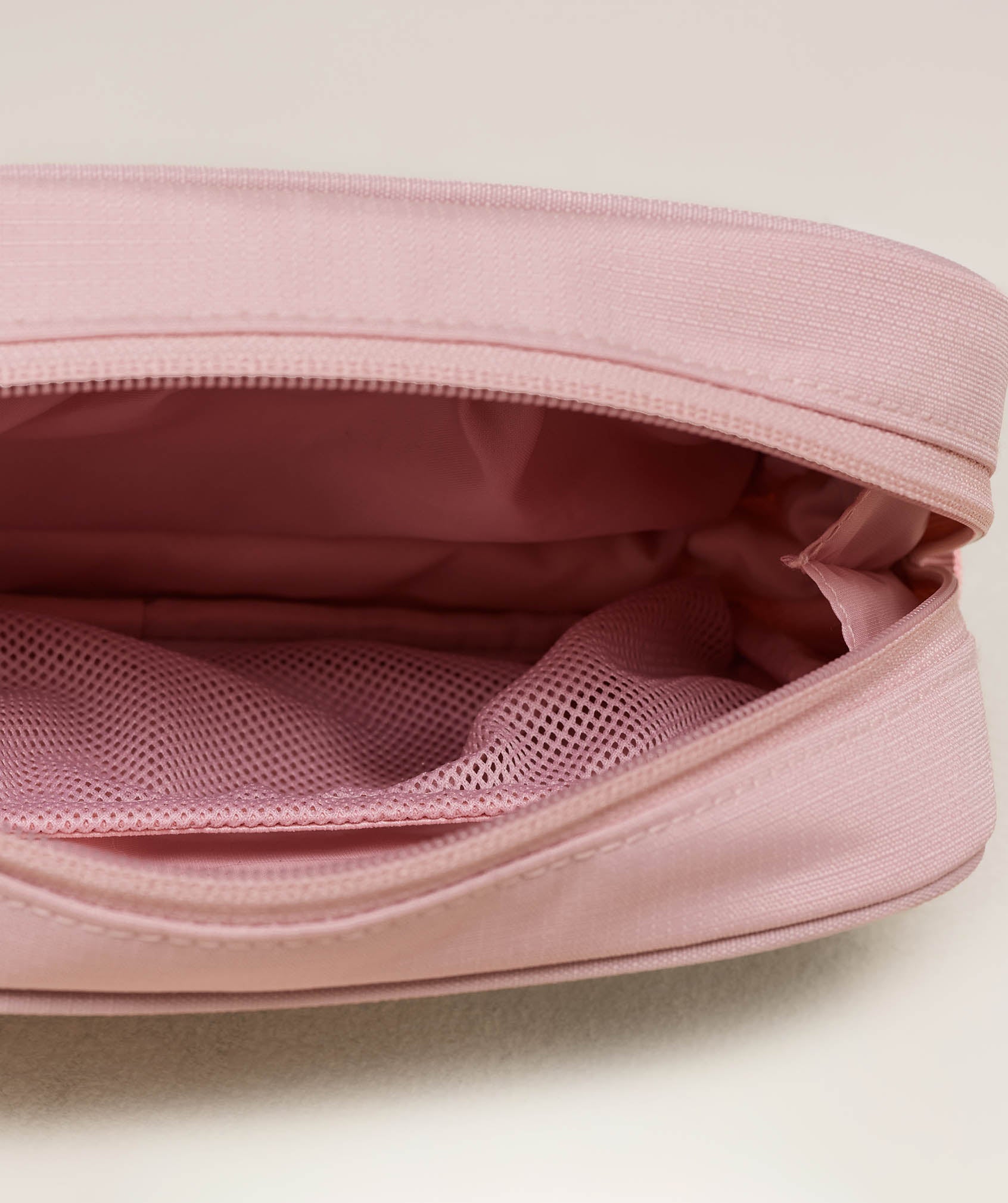 gymshark-active-washbag-bags-pink-ss25